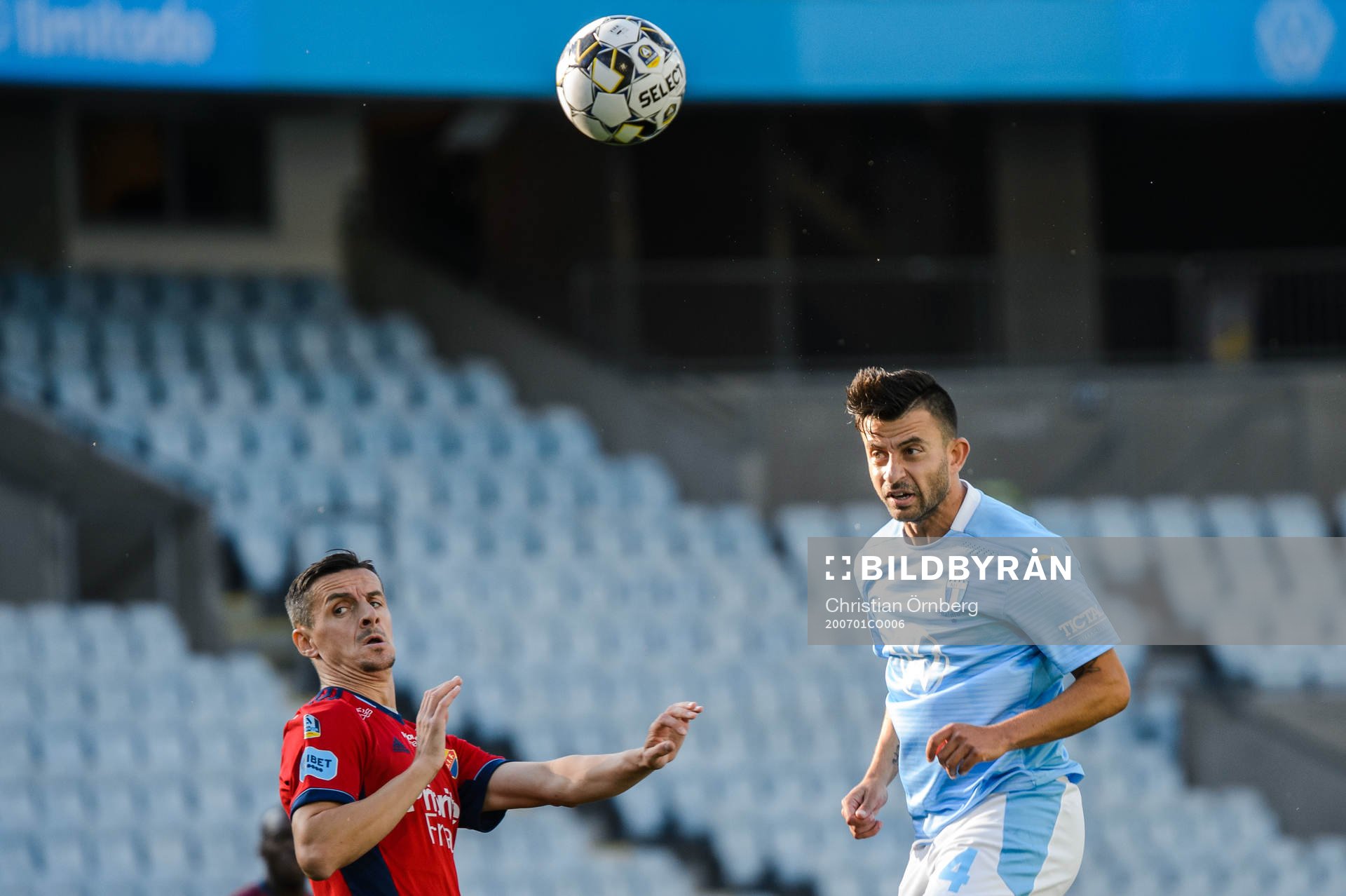 Djurgårdens Haris Radetinac och Malmö FFs Behrang Safari