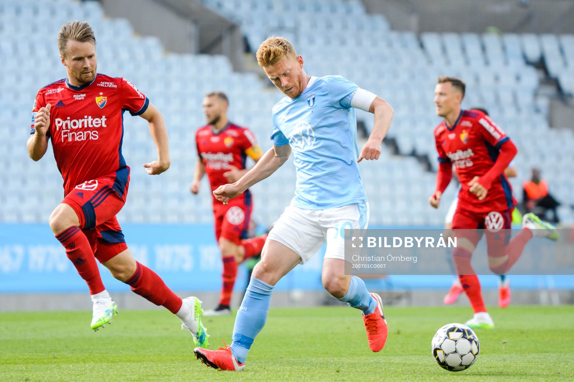 Djurgårdens Jacob Une Larsson och Malmö FFs Anders