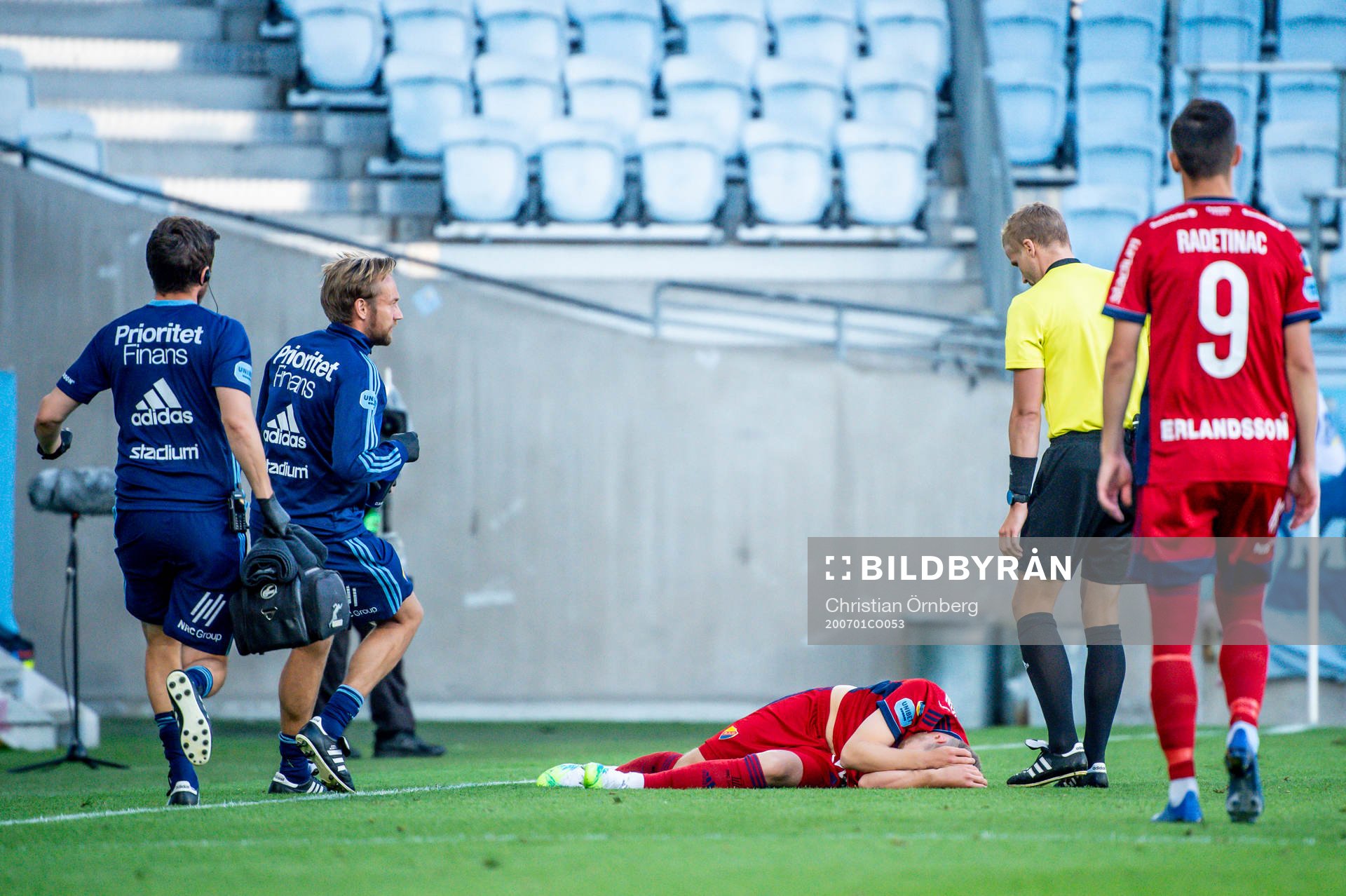 Djurgårdens Jacob Une Larsson skadas