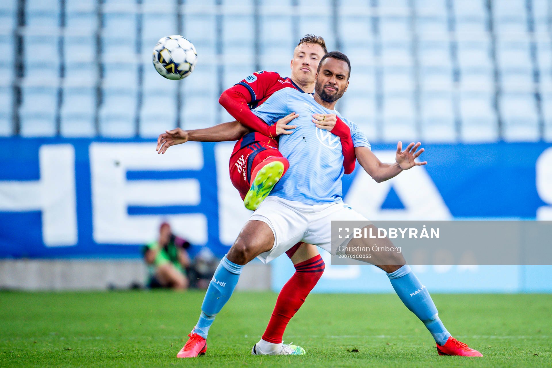 Malmö FFs Isaac Kiese Thelin mot Djurgårdens Curtis