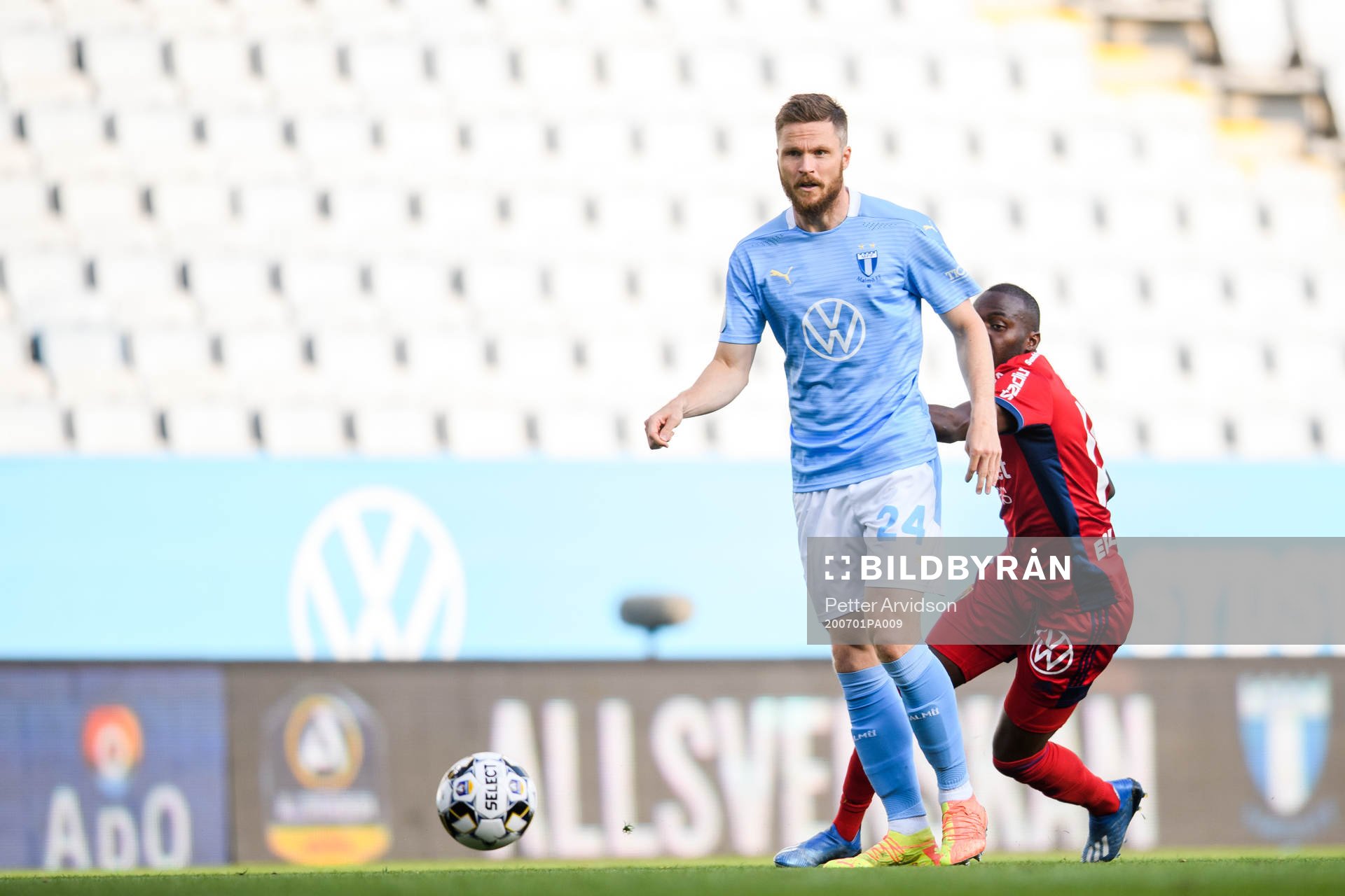 Malmö FFs Lasse Nielsen och Djurgårdens Edward Chilufya