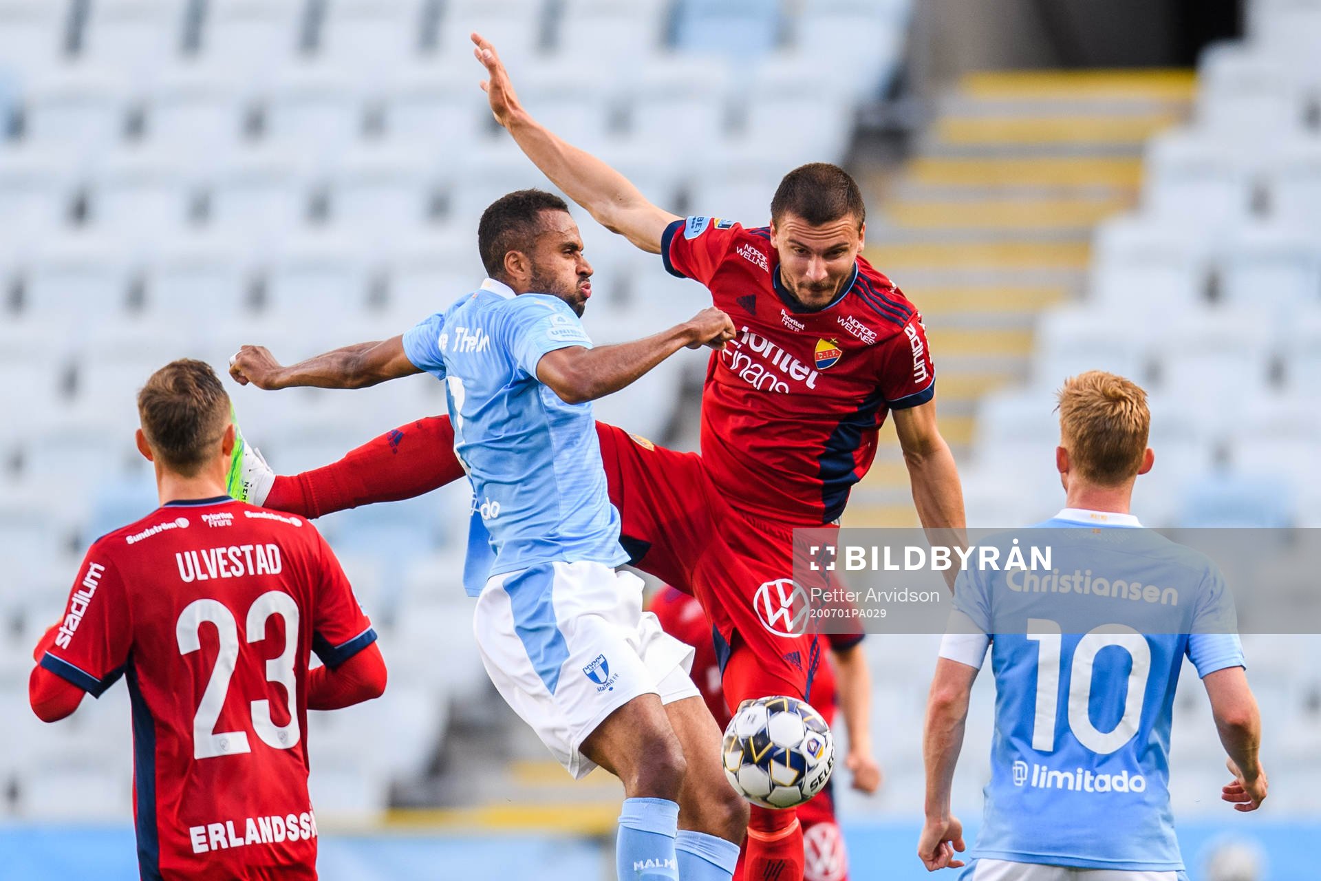 Malmö FFs Isaac Kiese Thelin och Djurgårdens Erik Berg