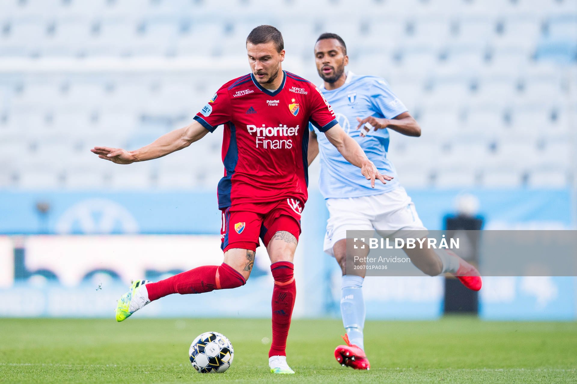 Djurgårdens Erik Berg och Malmö FFs Isaac Kiese Thelin