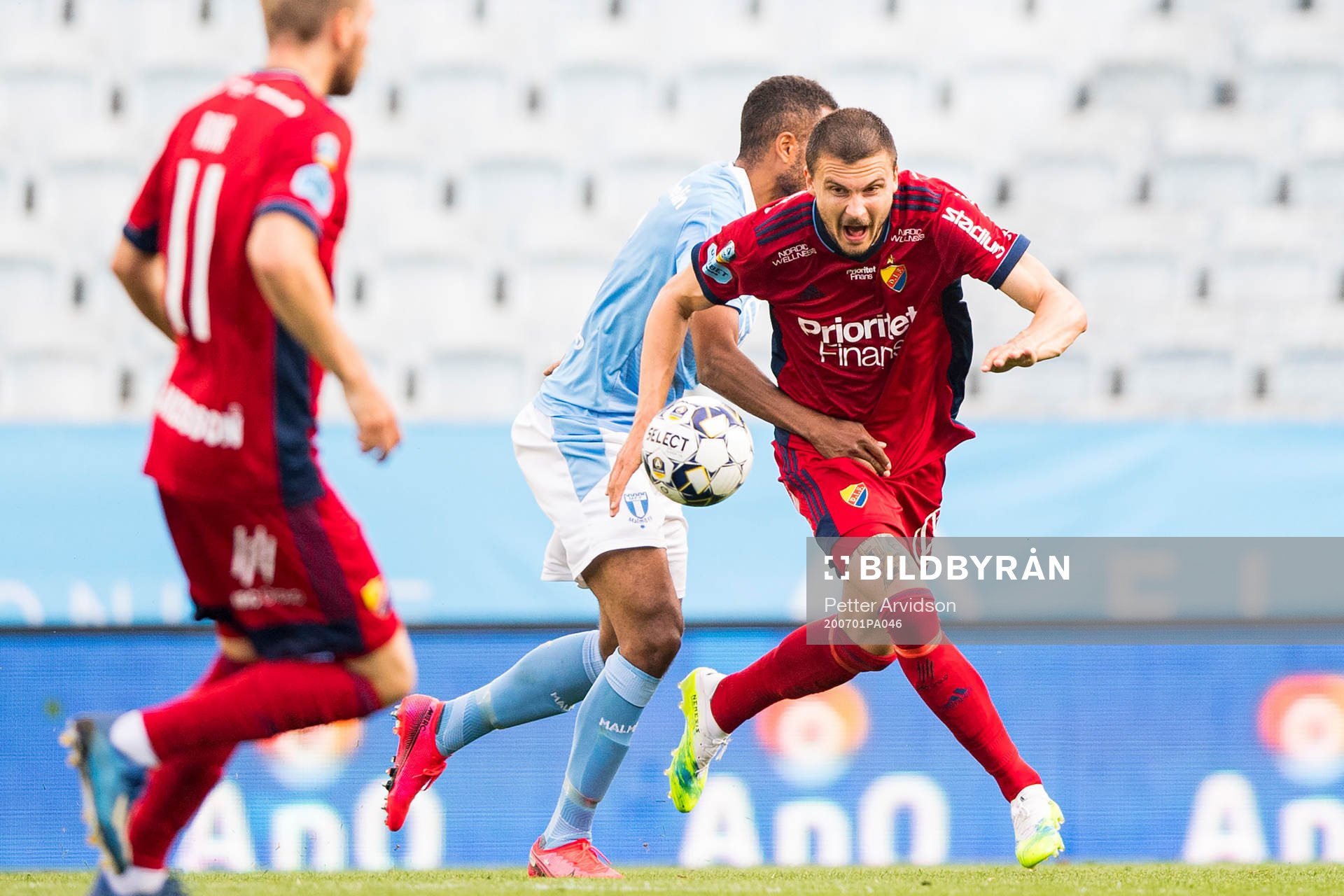 Djurgårdens Erik Berg och Malmö FFs Isaac Kiese Thelin