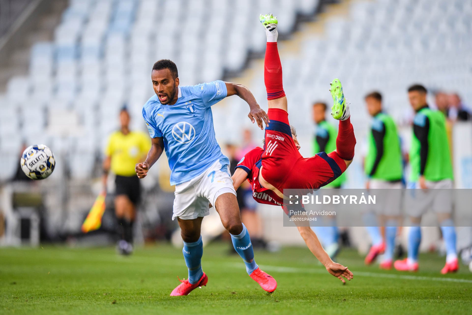 Malmö FFs Isaac Kiese Thelin och Djurgårdens Jacob Une