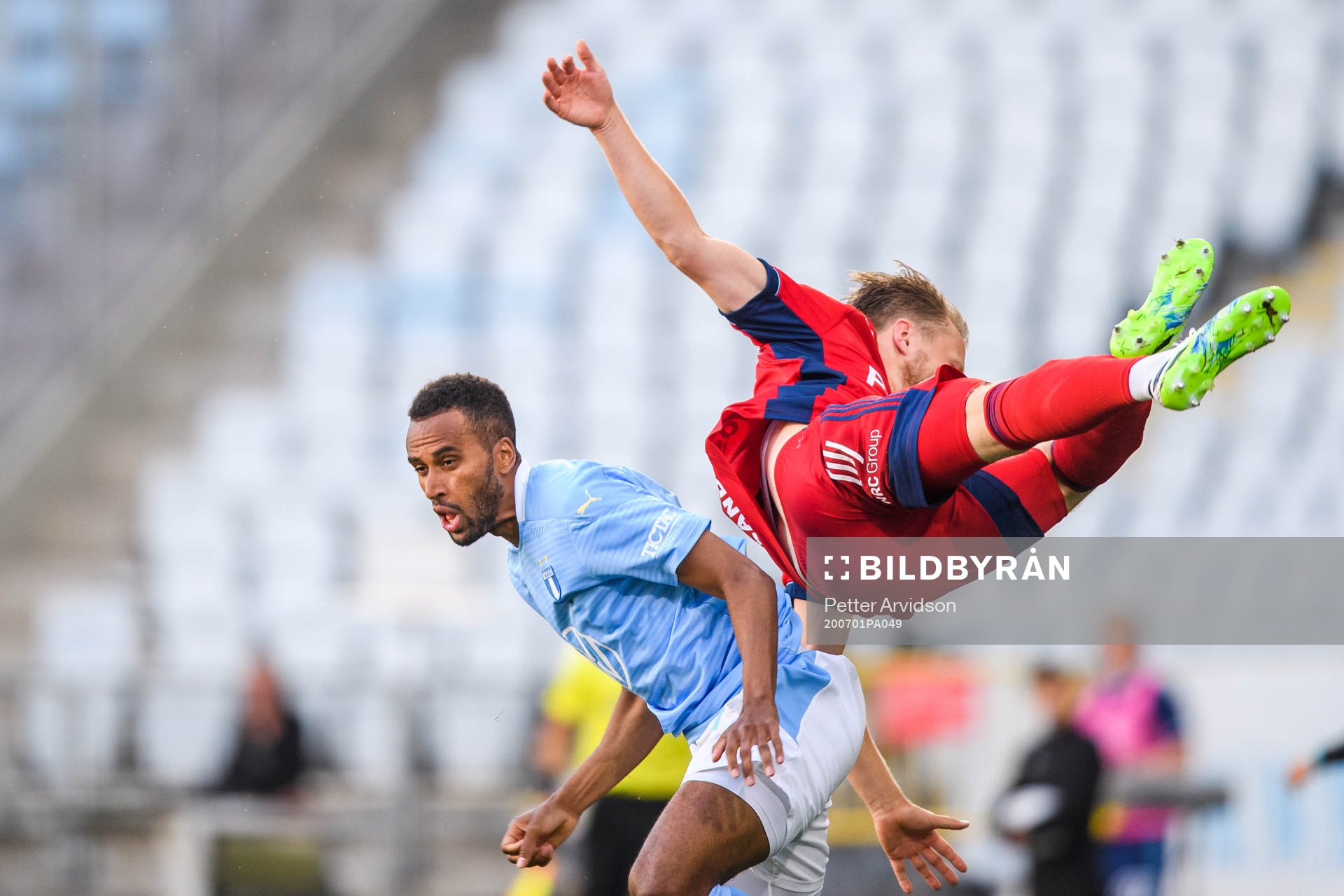Malmö FFs Isaac Kiese Thelin och Djurgårdens Jacob Une