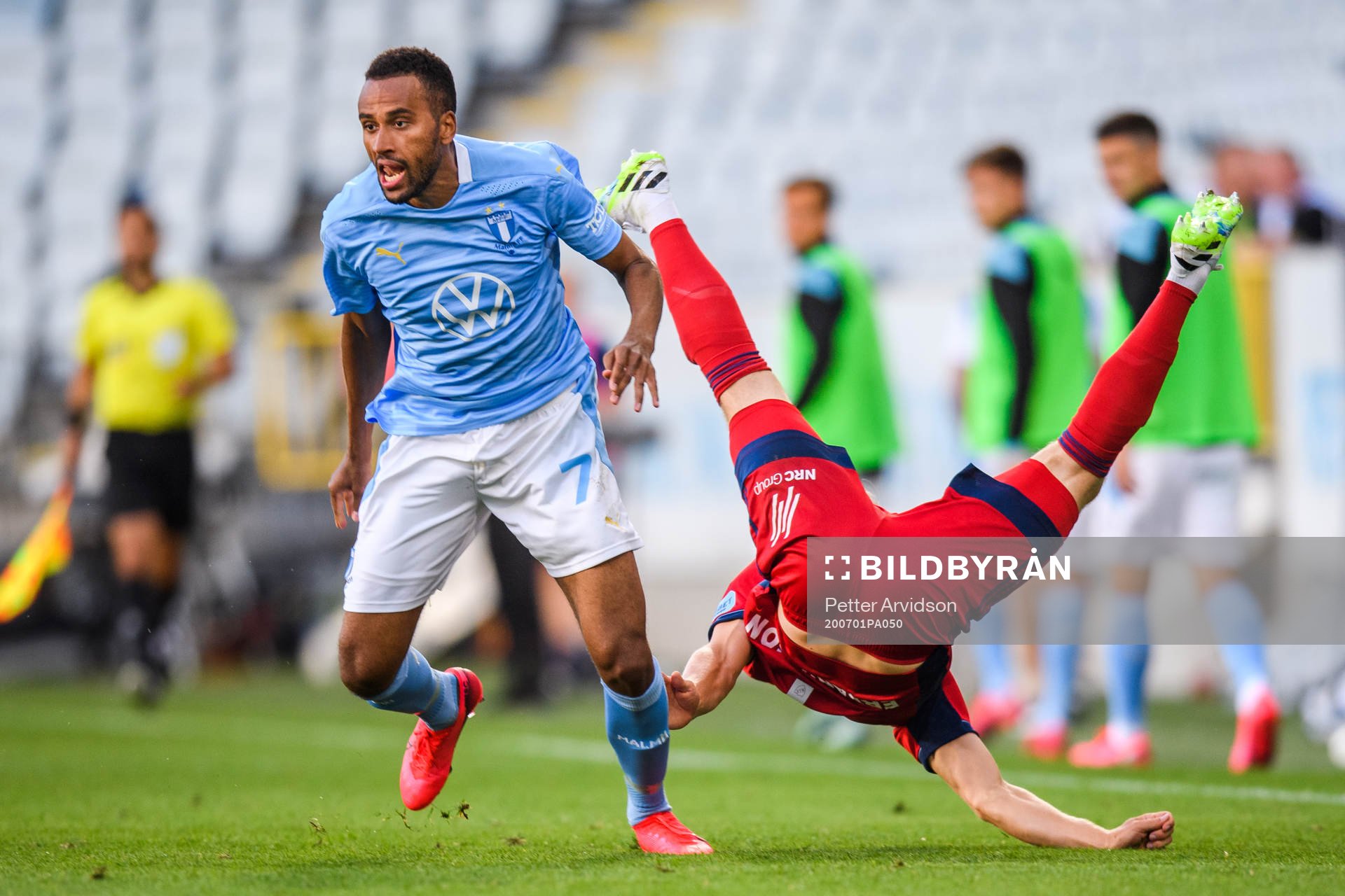Malmö FFs Isaac Kiese Thelin och Djurgårdens Jacob Une