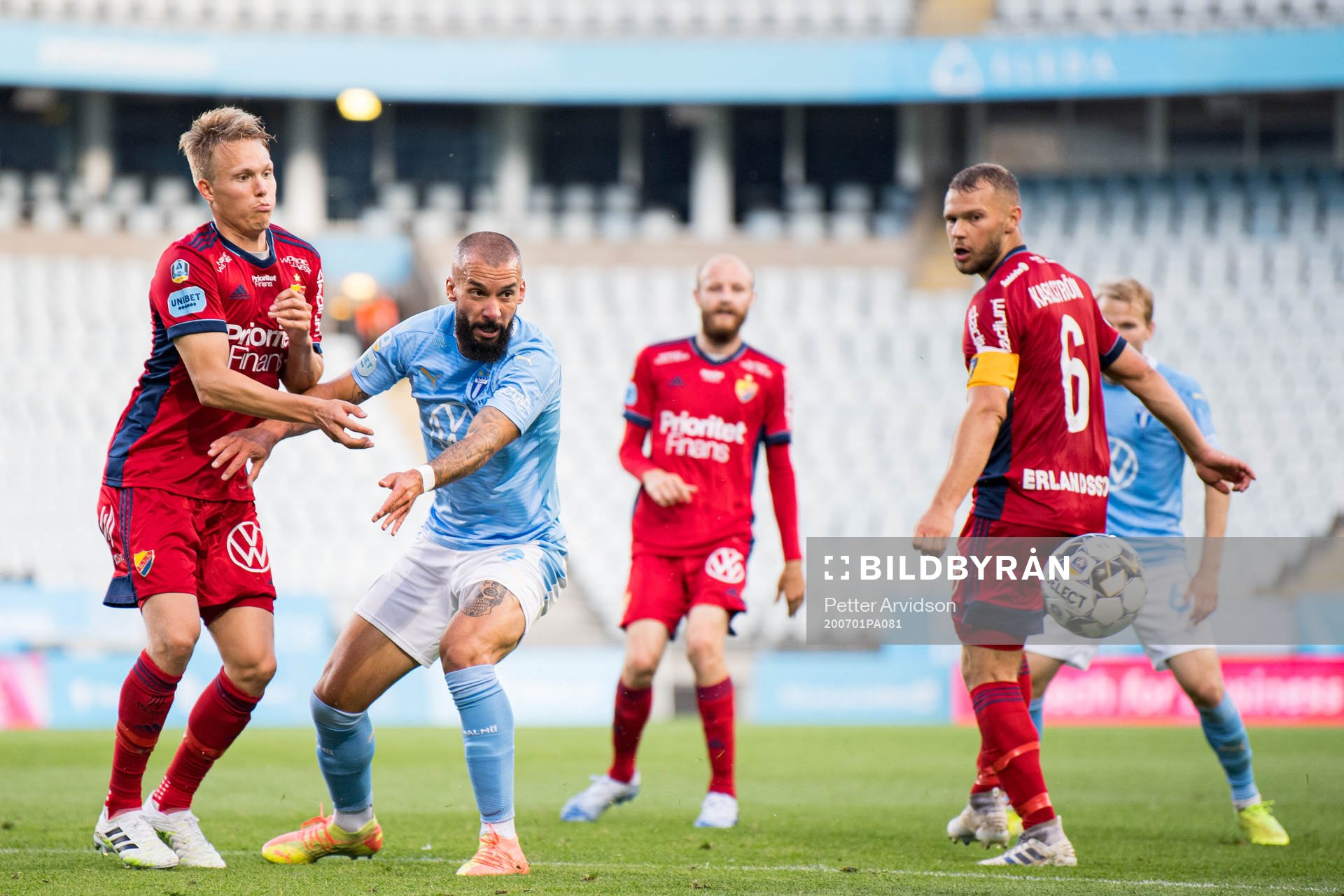 Djurgårdens Jonathan Augustinsson och Malmö FFs Guillermo