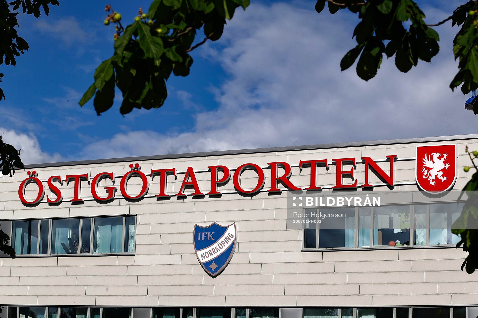 Östgötaporten före fotbollsmatchen i Allsvenskan mellan