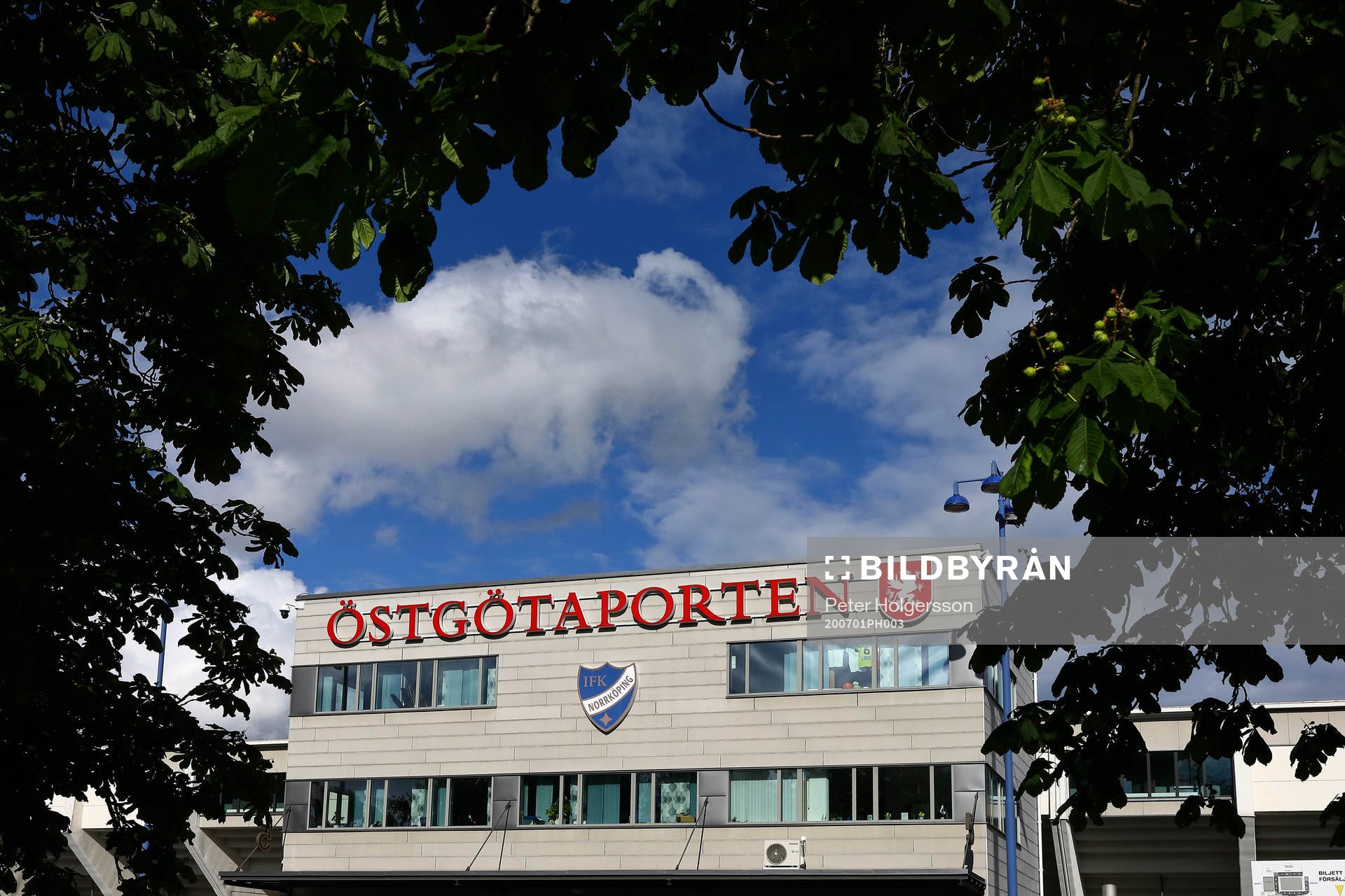Östgötaporten före fotbollsmatchen i Allsvenskan mellan