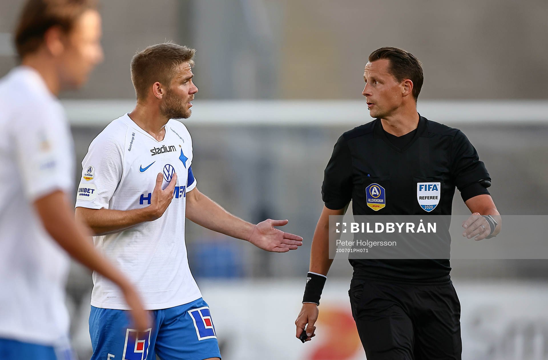 IFK Norrköpings Christoffer Nyman reagerar på domare