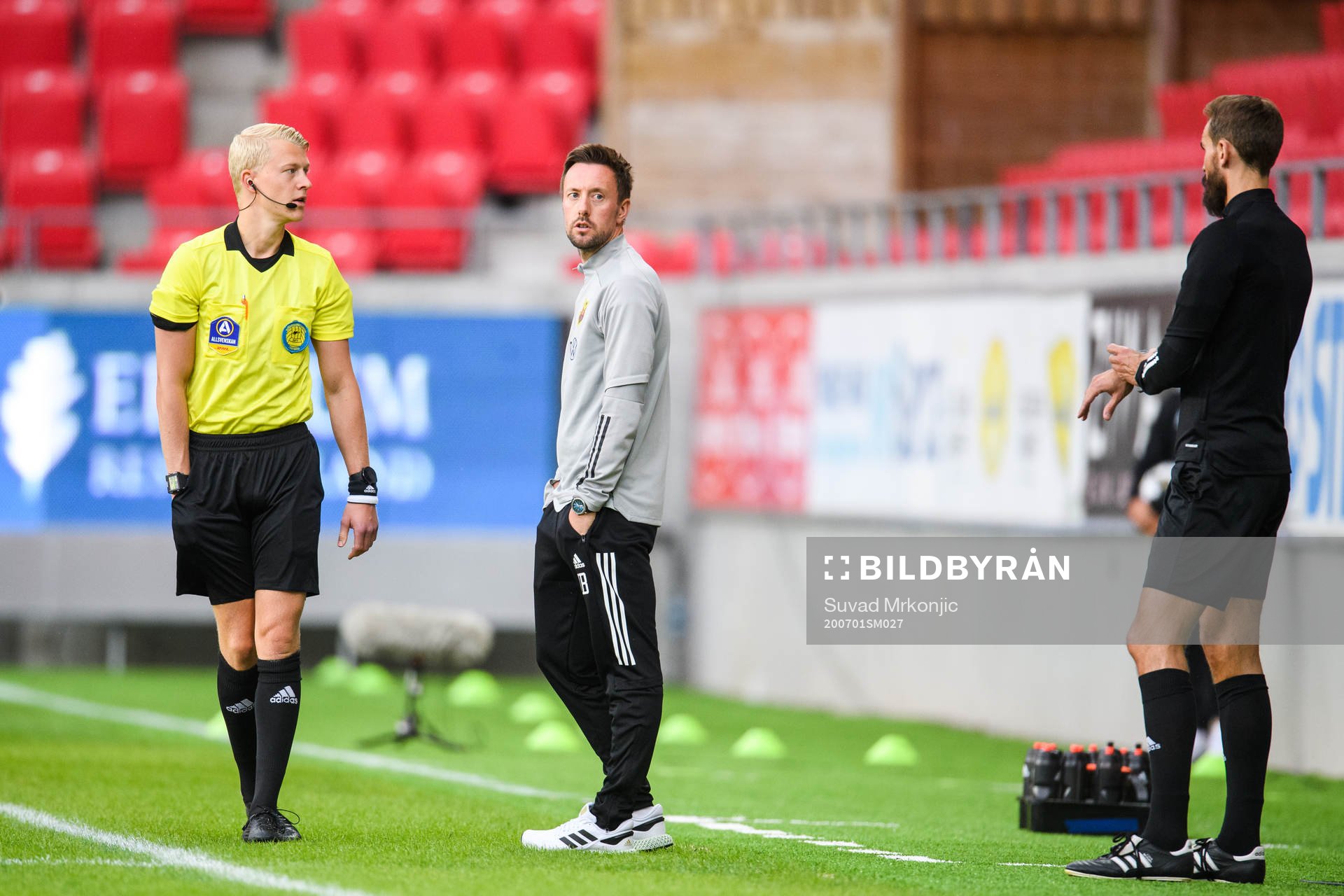Domare Adam Ladebäck, Östersunds tränare Ian Burchnall