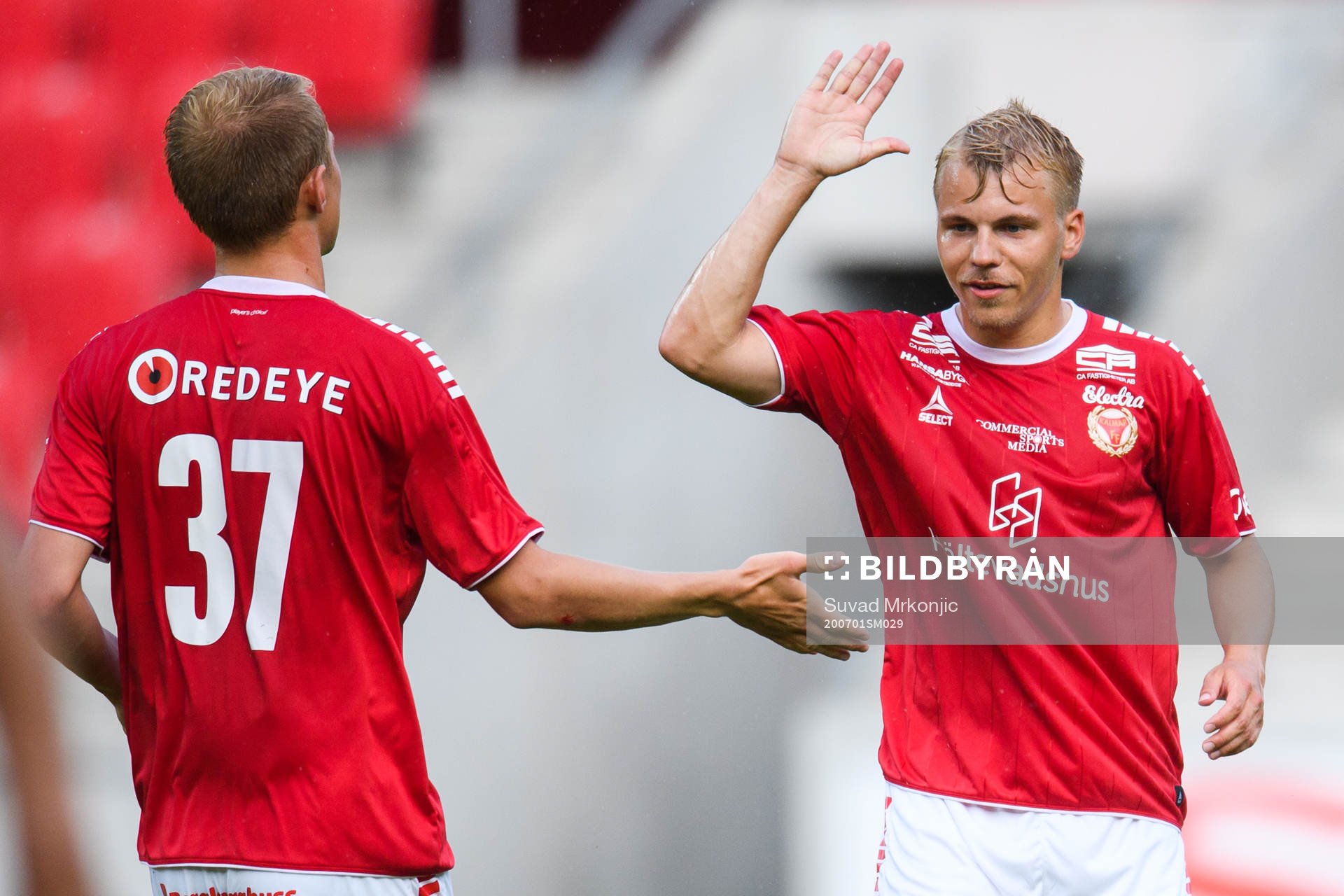 Kalmars Edvin Crona och Sebastian Ring jublar efter 1-0 under fotbollsmatchen i Allsvenskan mellan Kalmar och Östersund den 1 juli 2020 i Kalmar.