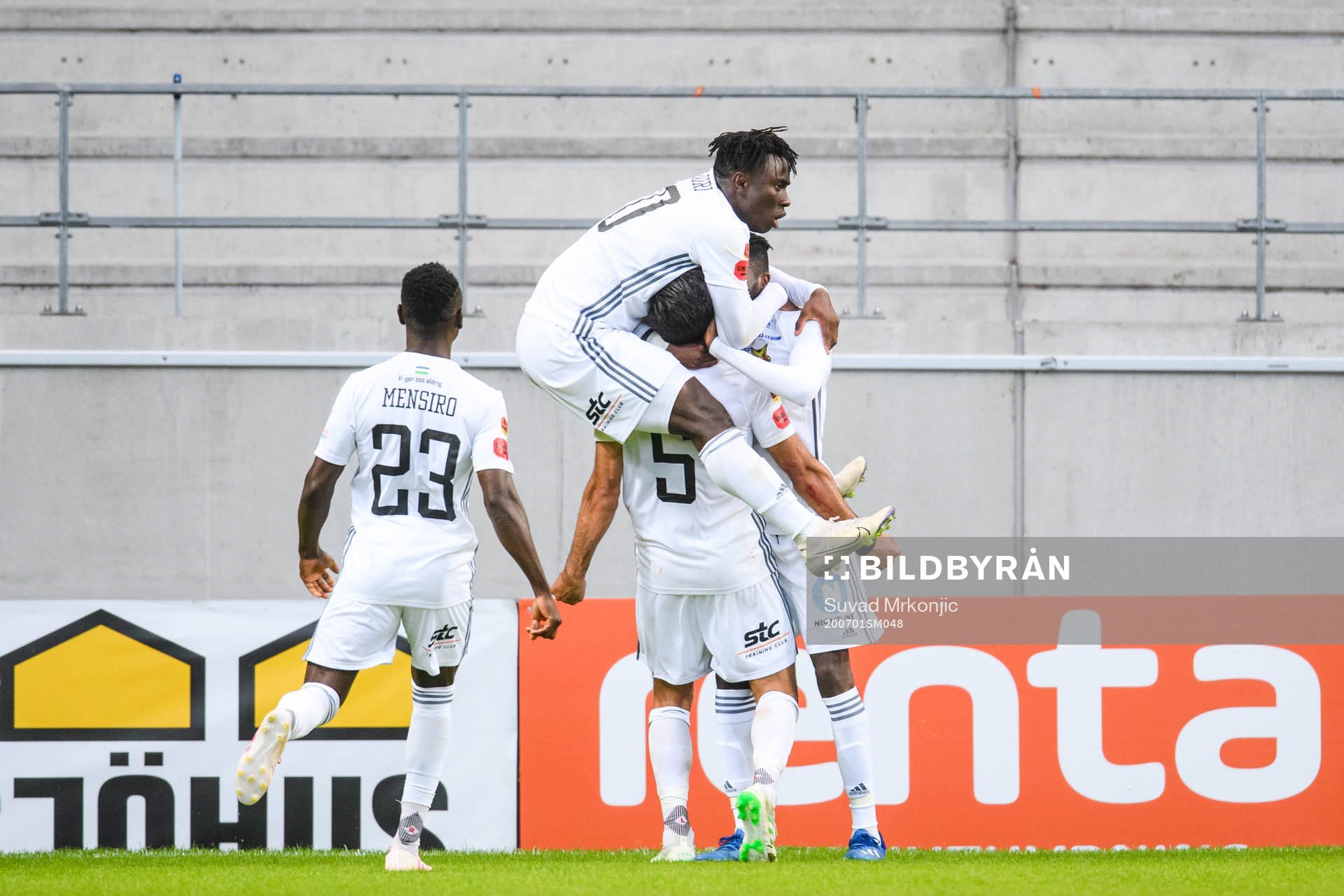 Östersunds spelare jublar