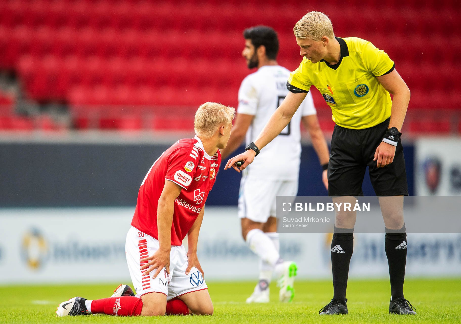 Kalmars Carl Gustafsson och Domare Adam Ladebäck