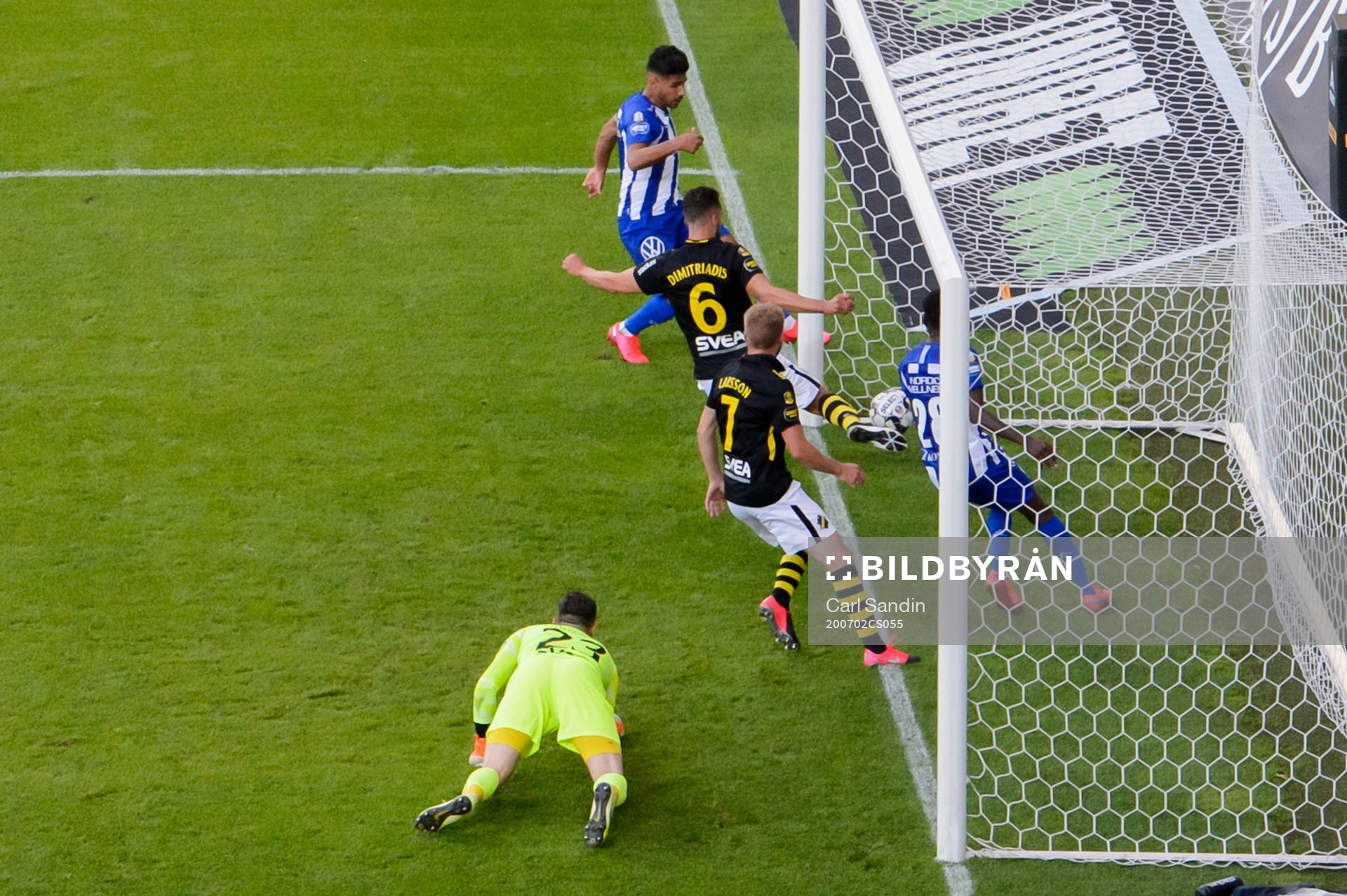 Bollen går i mål till 1-0