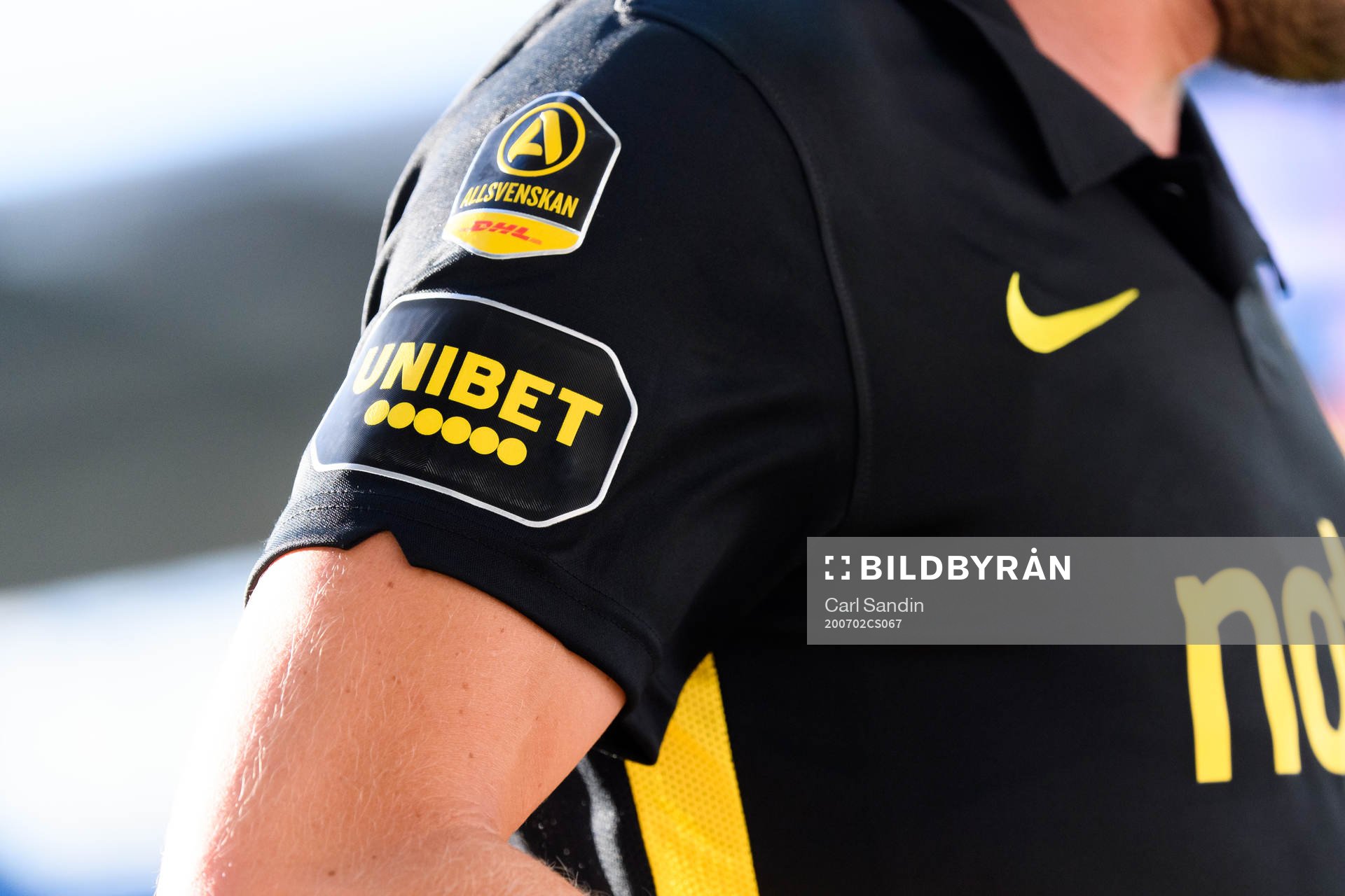 Unibets logotype på en AIK-spelare