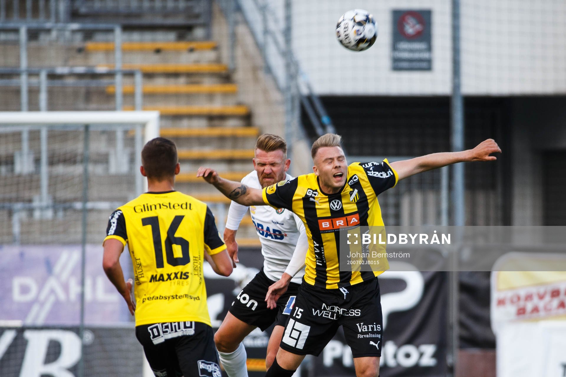 Örebros Michael Almebäck och Häckens Alexander Söderlund