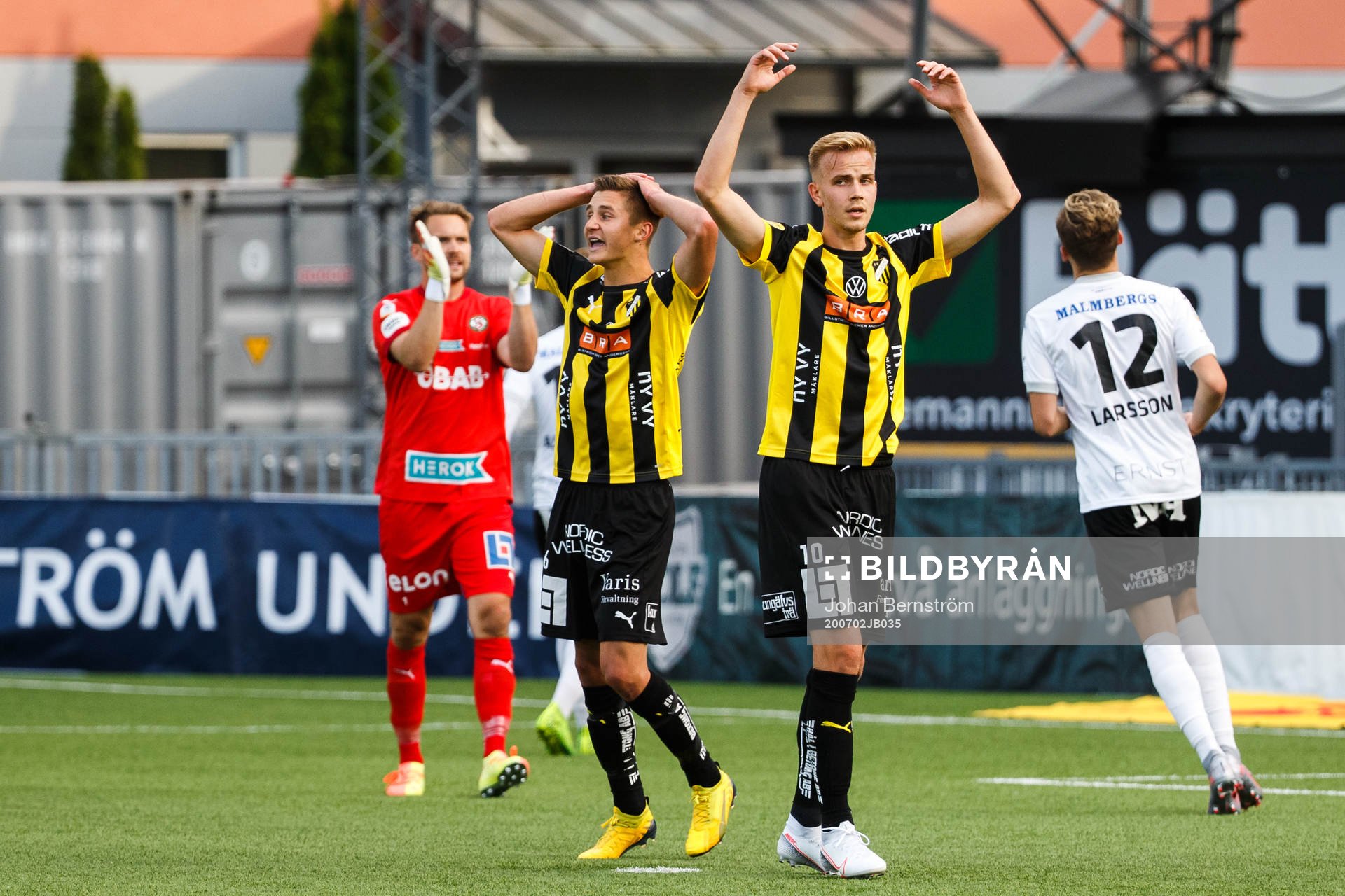 Häckens Leo Bengtsson och Jasse Tuominen deppar