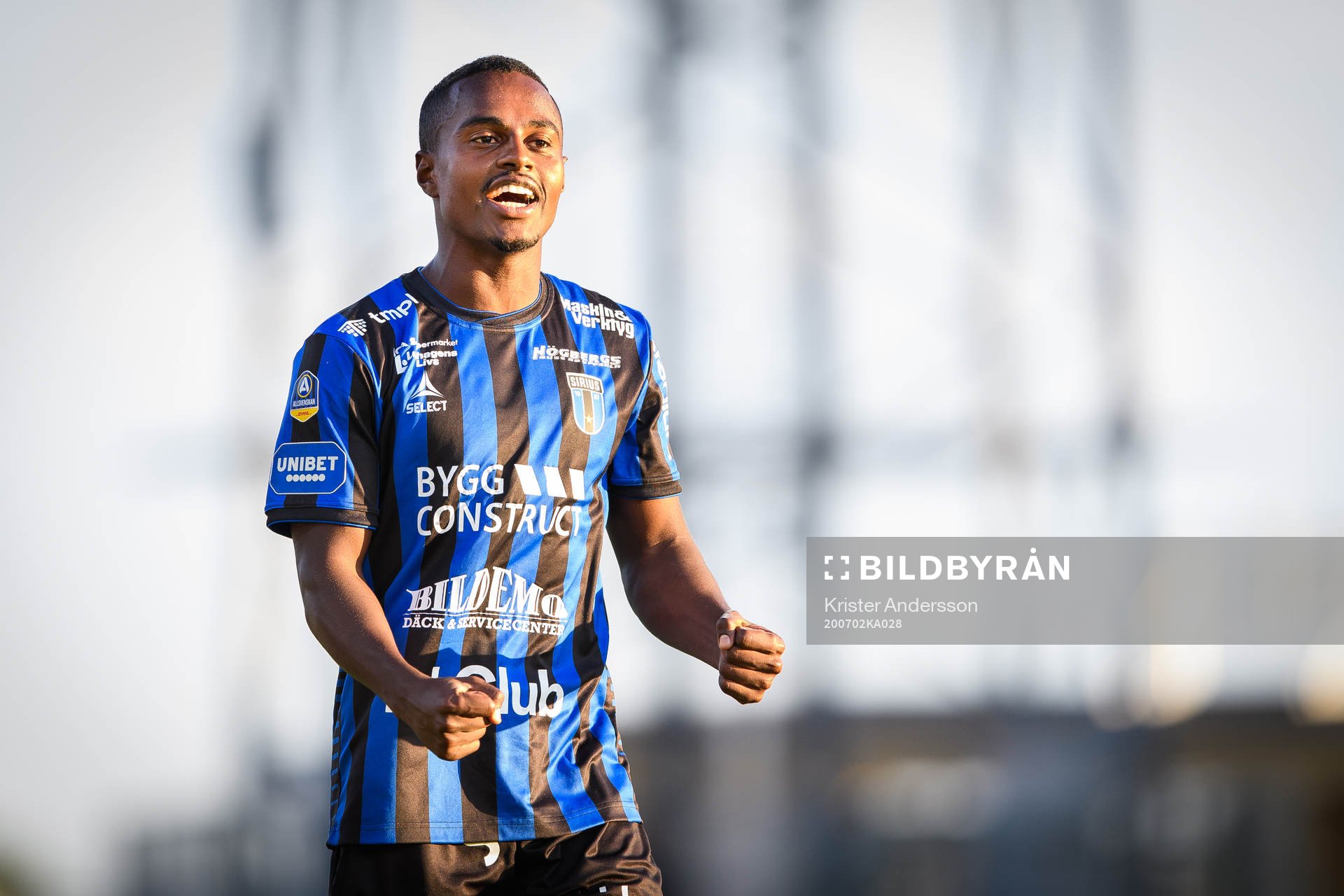 Sirius Nahom Girmai Netabay jublar efter fotbollsmatchen i Allsvenskan mellan Falkenberg och Sirius den 2 juli 2020 i Falkenberg.