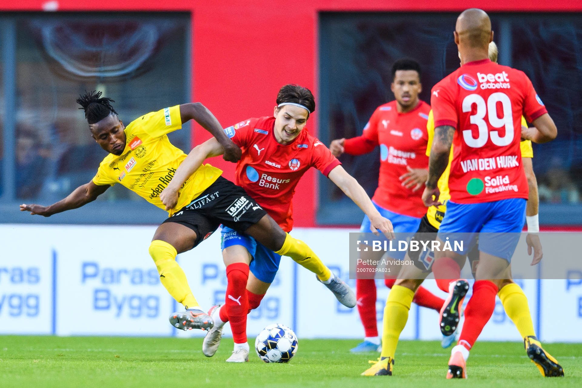 Mjällbys Mamudu Moro och Helsingborgs Brandur Hendriksson