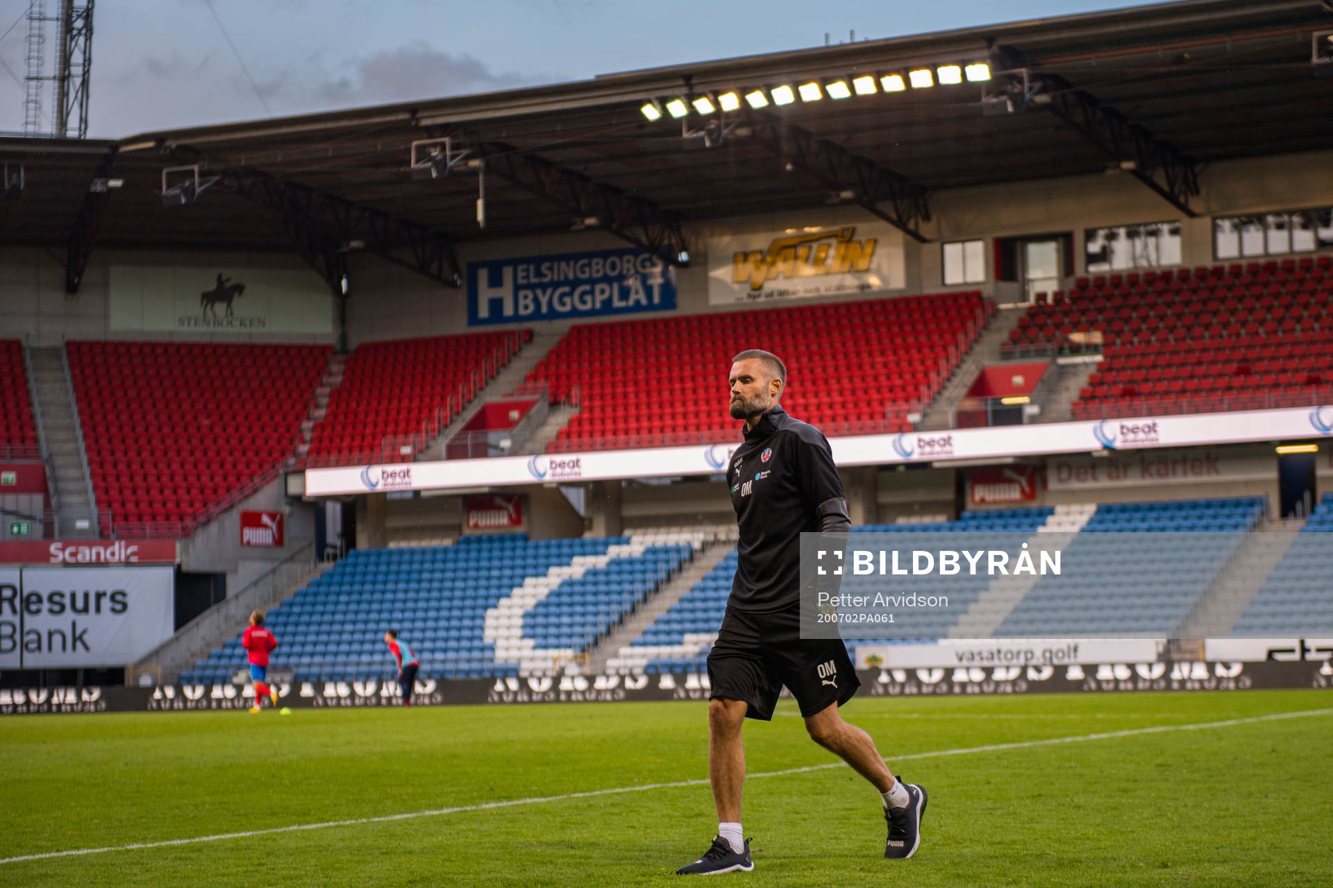 Helsingborgs tränare Olof Mellberg deppar