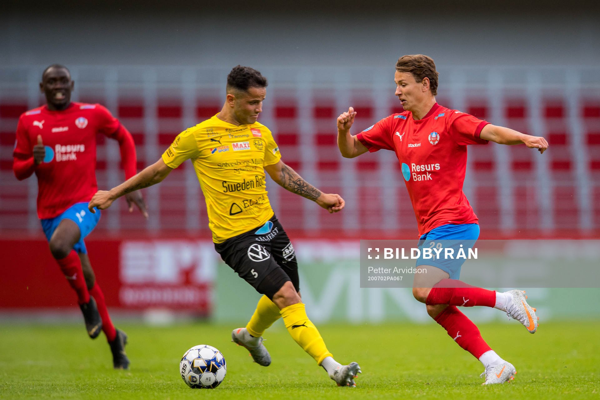 Mjällbys Mohanad Jeahze och Helsingborgs Alex Timossi