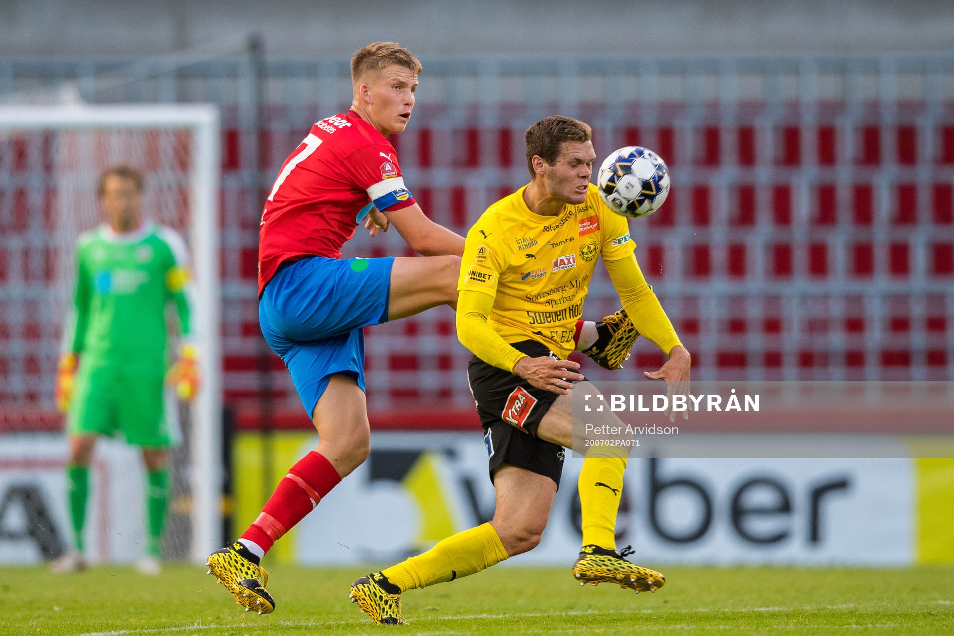 Helsingborgs Casper Widell och Mjällbys Jacob Bergström