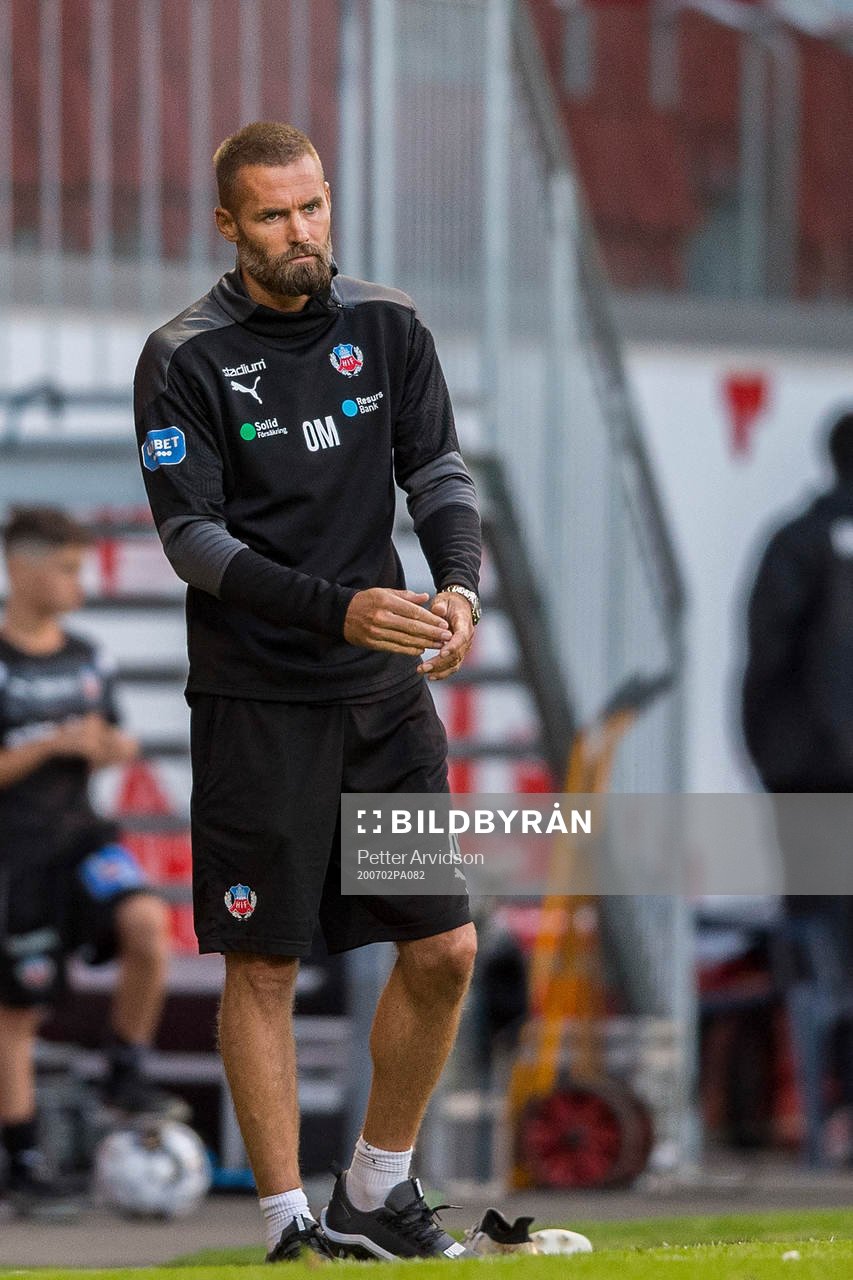 Helsingborgs tränare Olof Mellberg deppar