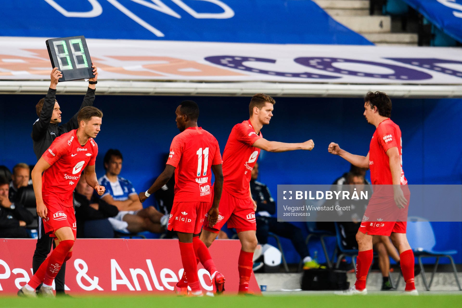Vegard Forren and Daouda Bamba of Brann being substituted by Erlend Hustad and Christian Rismark during the Eliteserien football match between Sarpsborg 08 and Brann on July 2, 2020 in Sarpsborg.