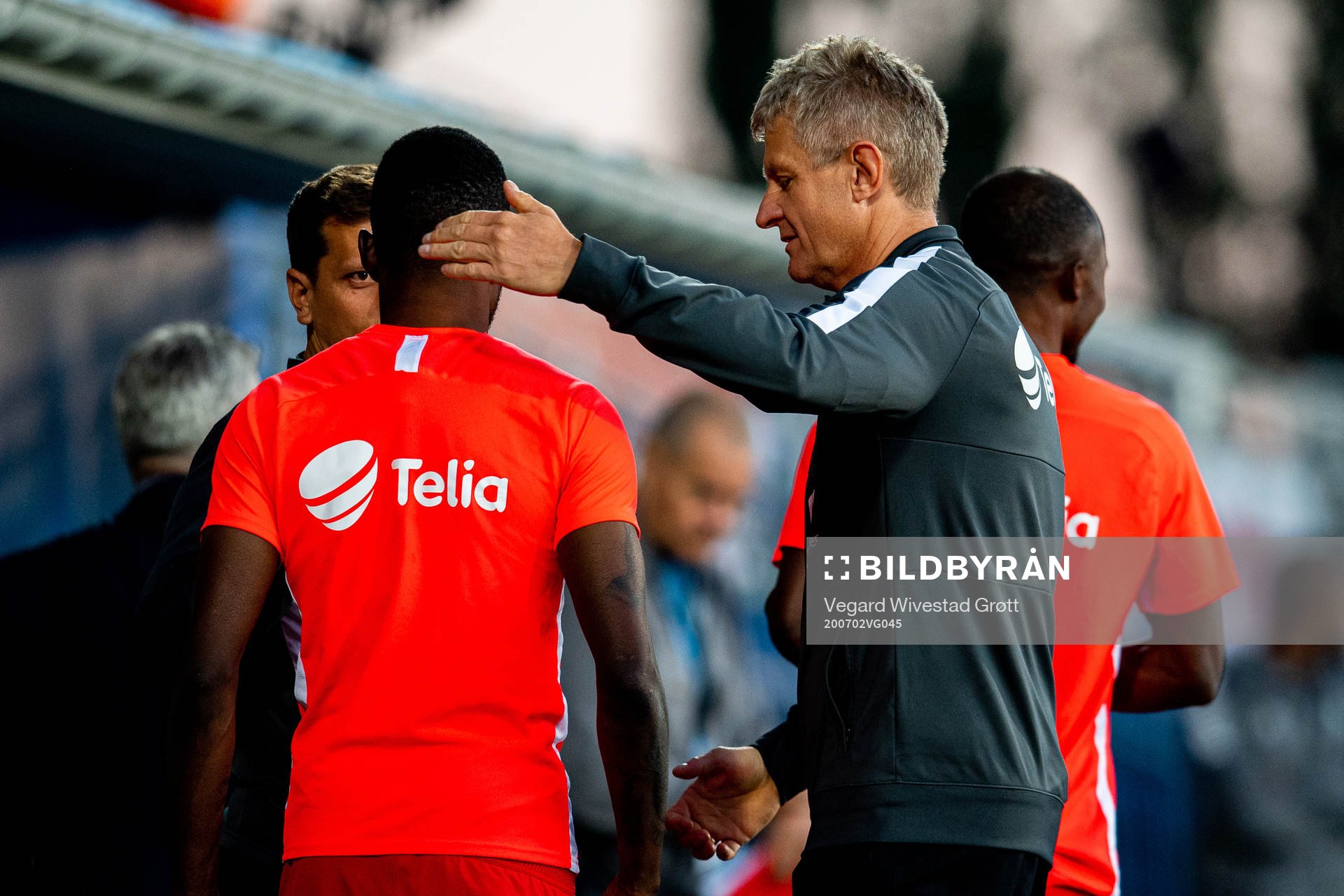 Daouda Bamba and Lars Arne Nilsen, head coach of Brann
