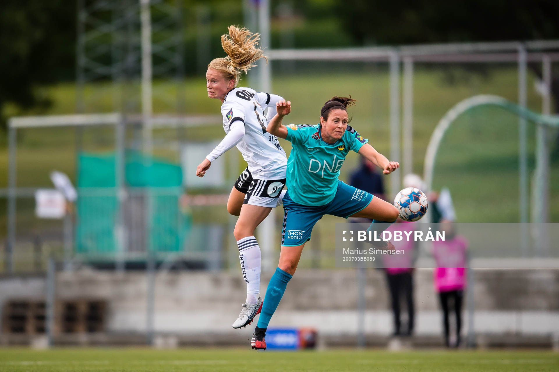Julie Blakstad of Rosenborg and Isabell Bachor of LSK