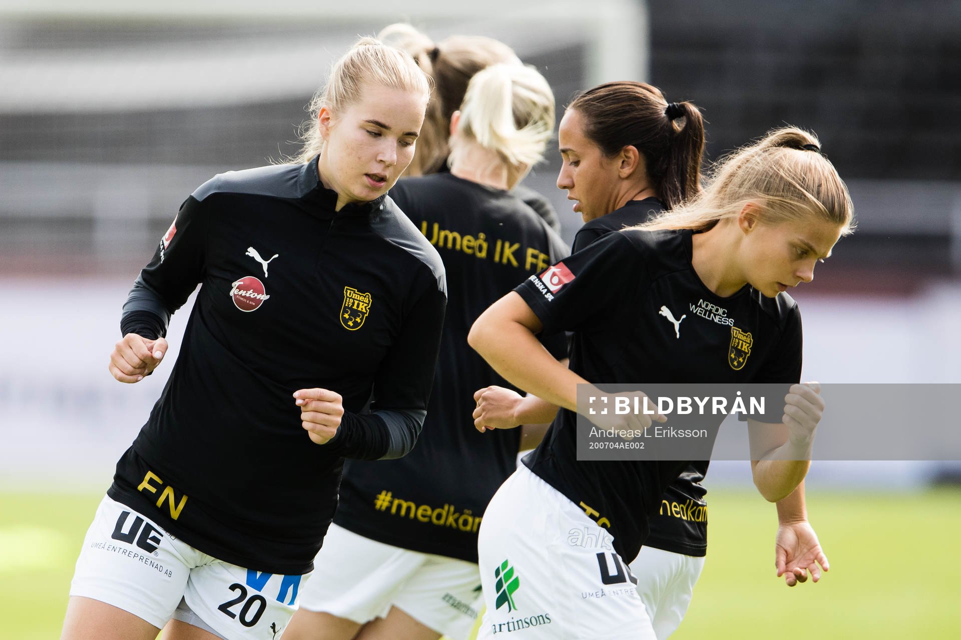 Umeås Eva Nyström och hennes lagkamrater värmer upp
