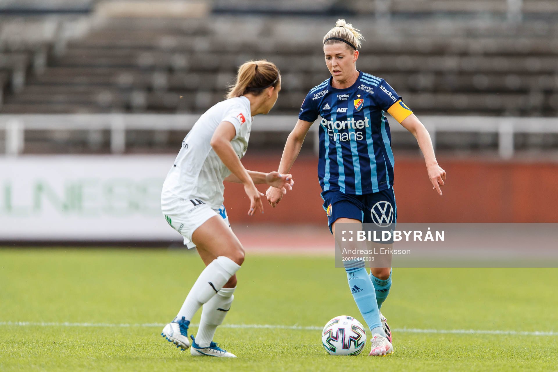 Umeås Jasmin Nejati och Djurgårdens Olivia Schough
