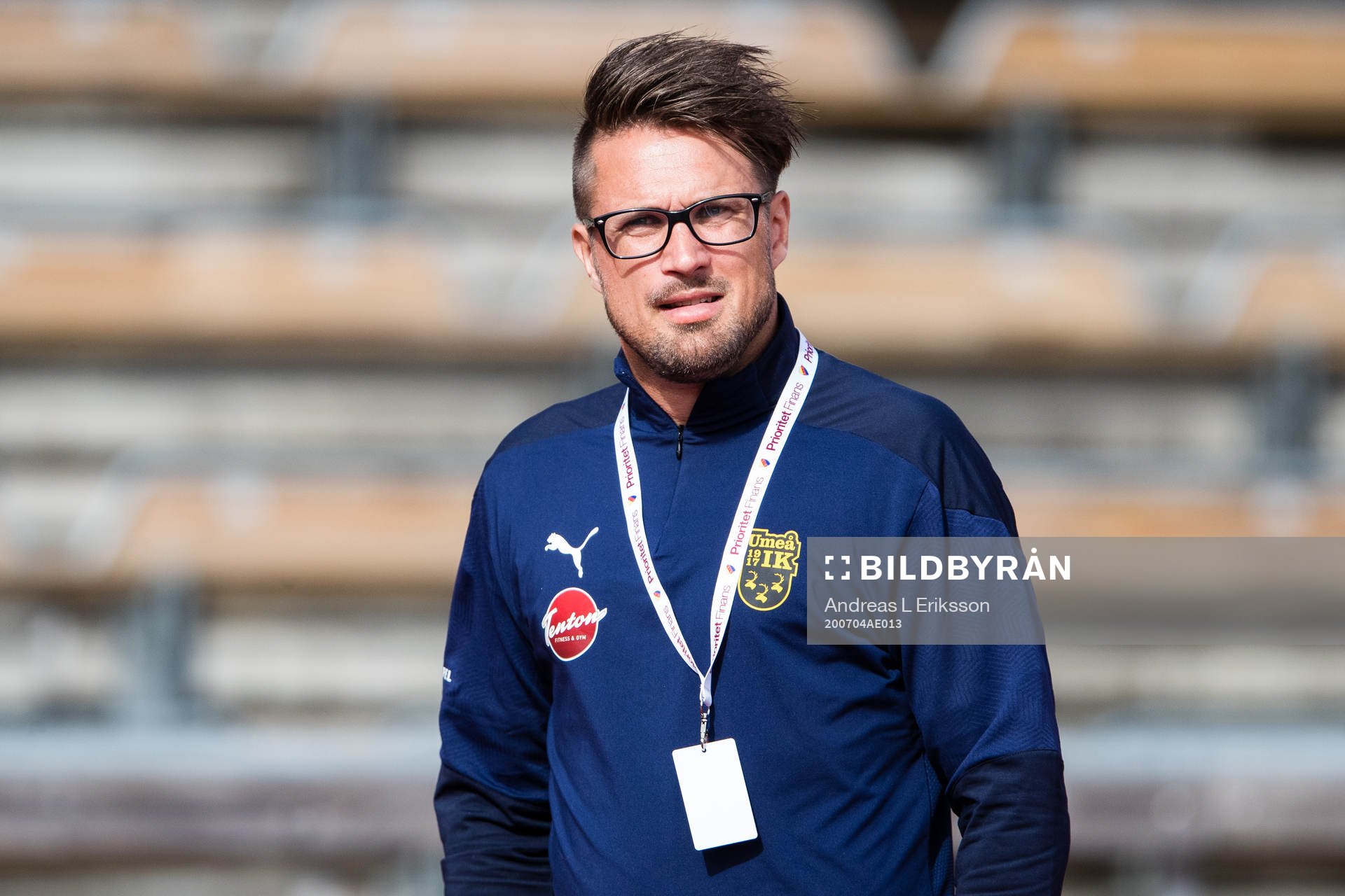Umeås tränare Robert Bergström innan fotbollsmatchen i