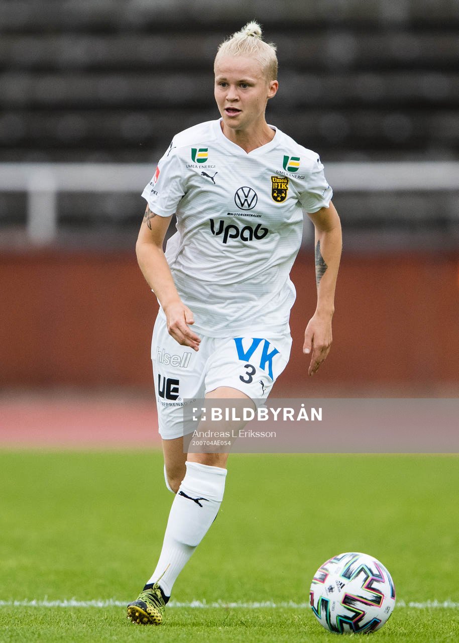 Umeås Nikolina Lundin Lundström under fotbollsmatchen i Damallsvenskan mellan Djurgården och Umeå den 4 juli 2020 i Stockholm.