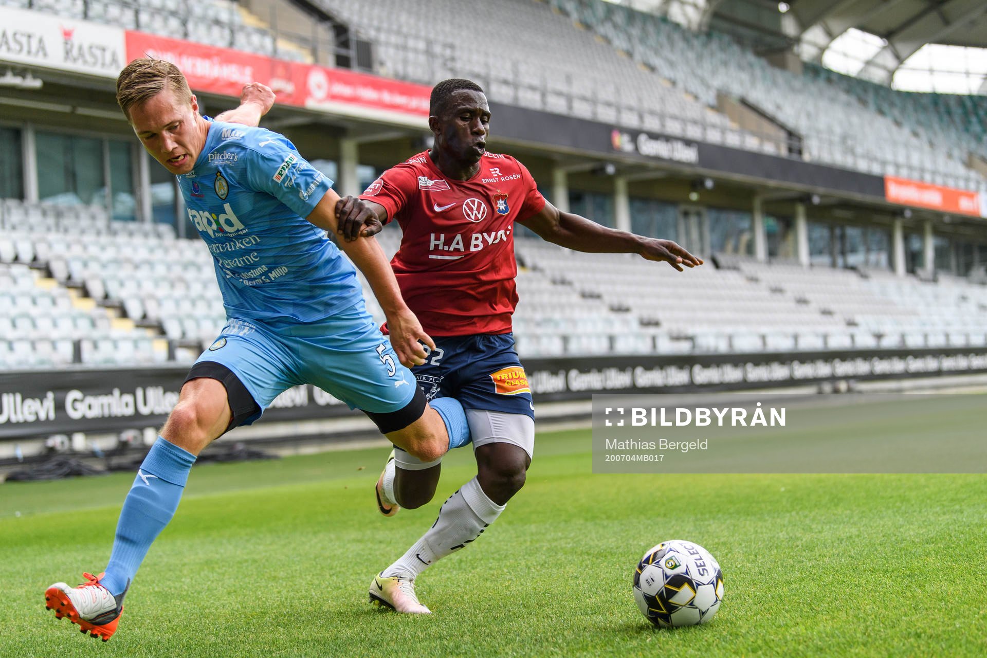AFC Eskilstunas Gustav Jarl och Örgrytes Bubacarr