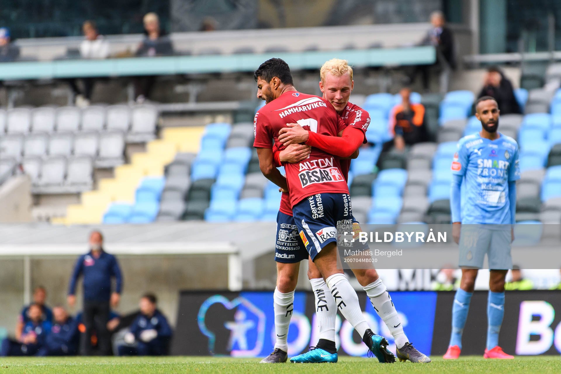 Örgrytes Adam Bergmark Wiberg jublar med Ailton Almeida