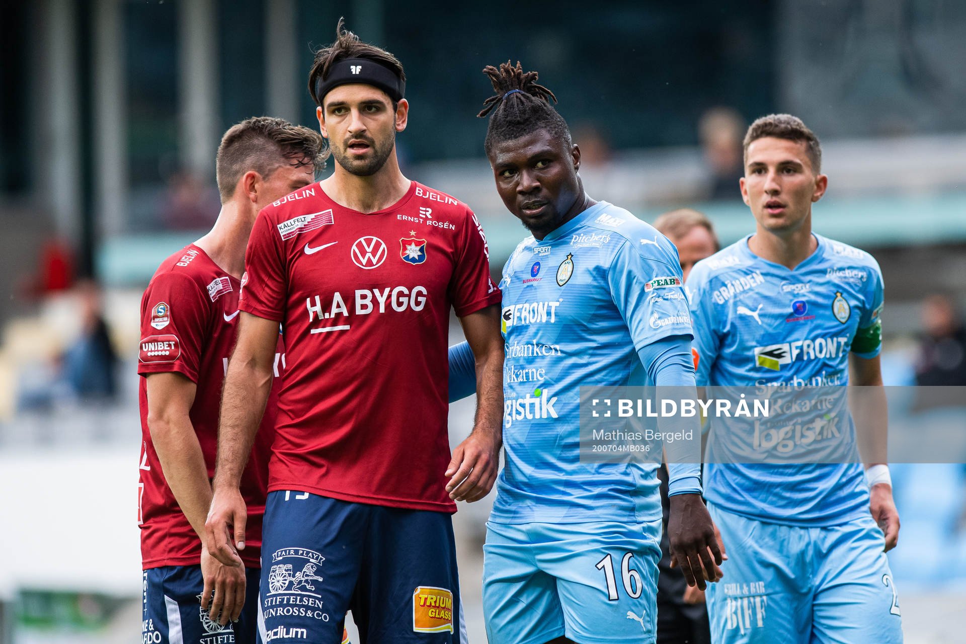 Örgrytes Oliver Stanisic och AFC Eskilstunas Samuel Nnamani