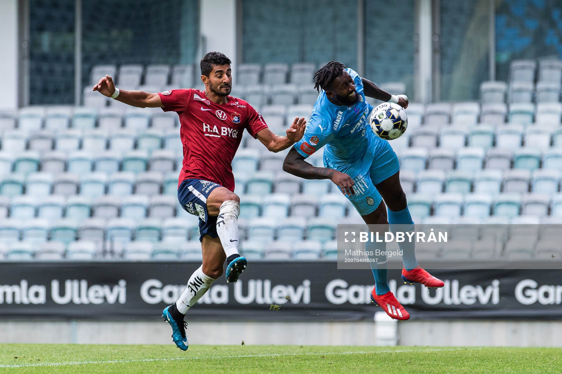 Örgrytes Ailton Almeida och AFC Eskilstunas Abdel Rhamane