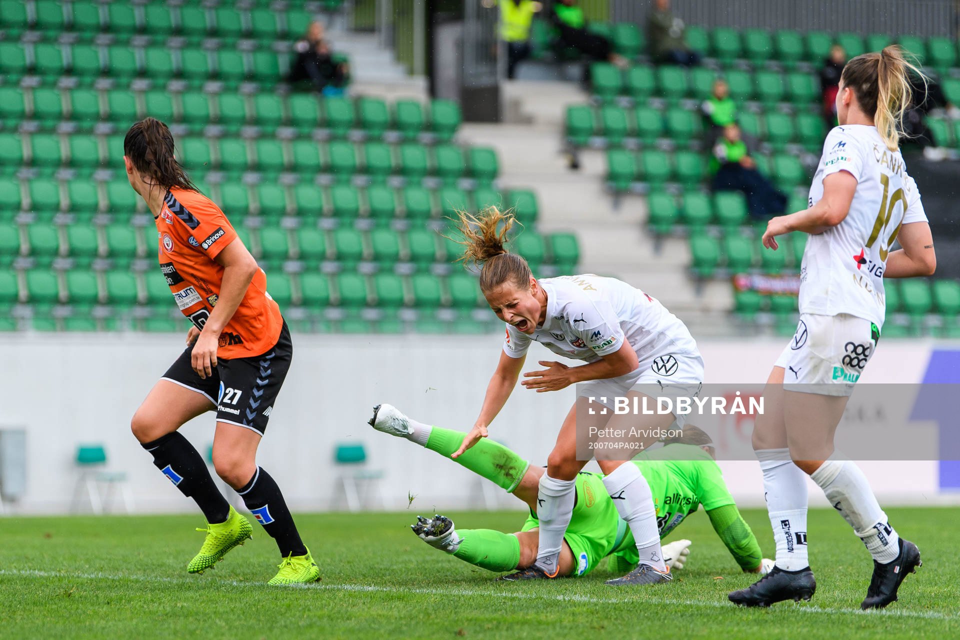 Rosengårds Anna Anvegård har ont