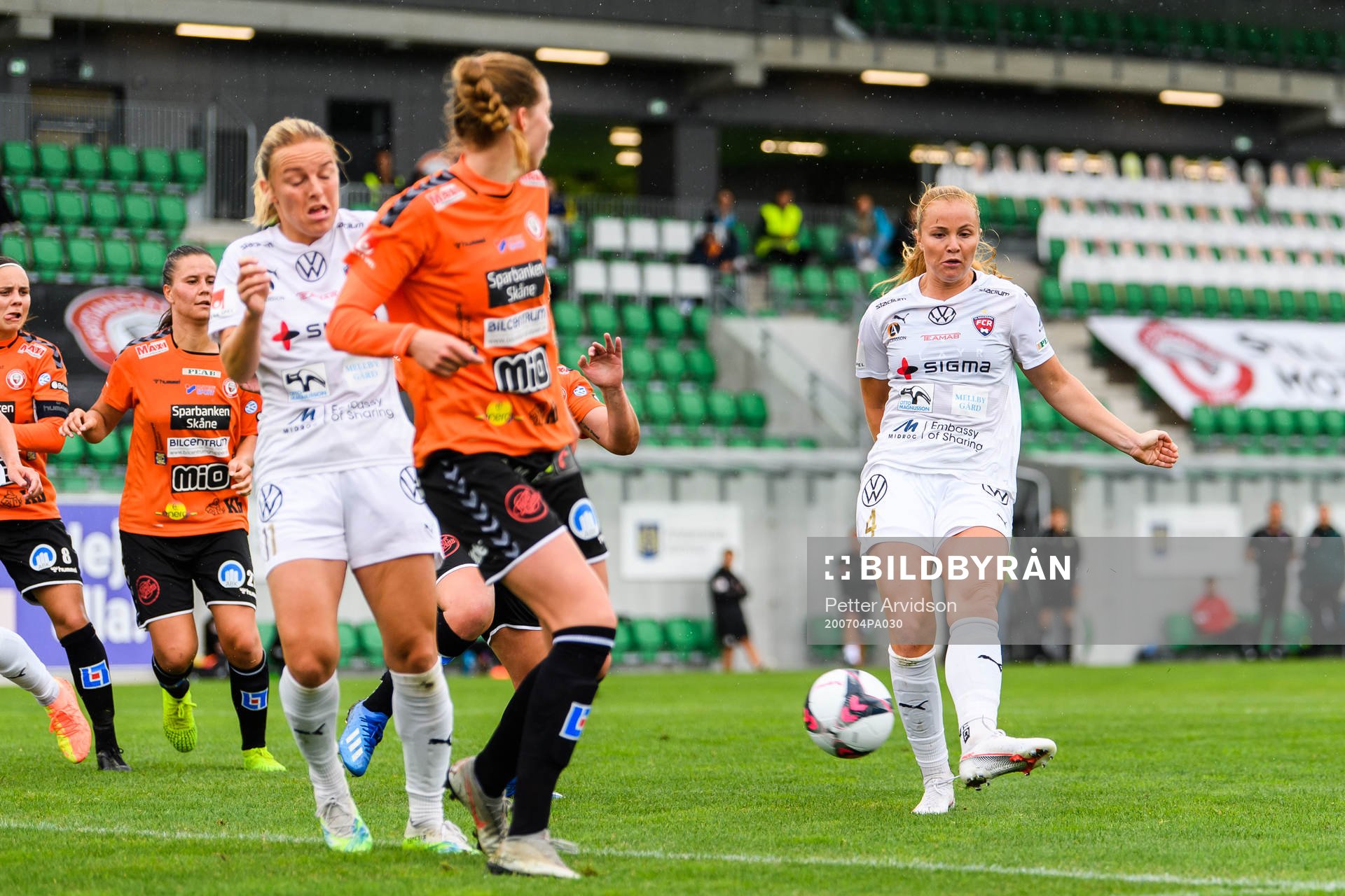 Rosengårds Glodis Perla Viggosdottir gör 0-1