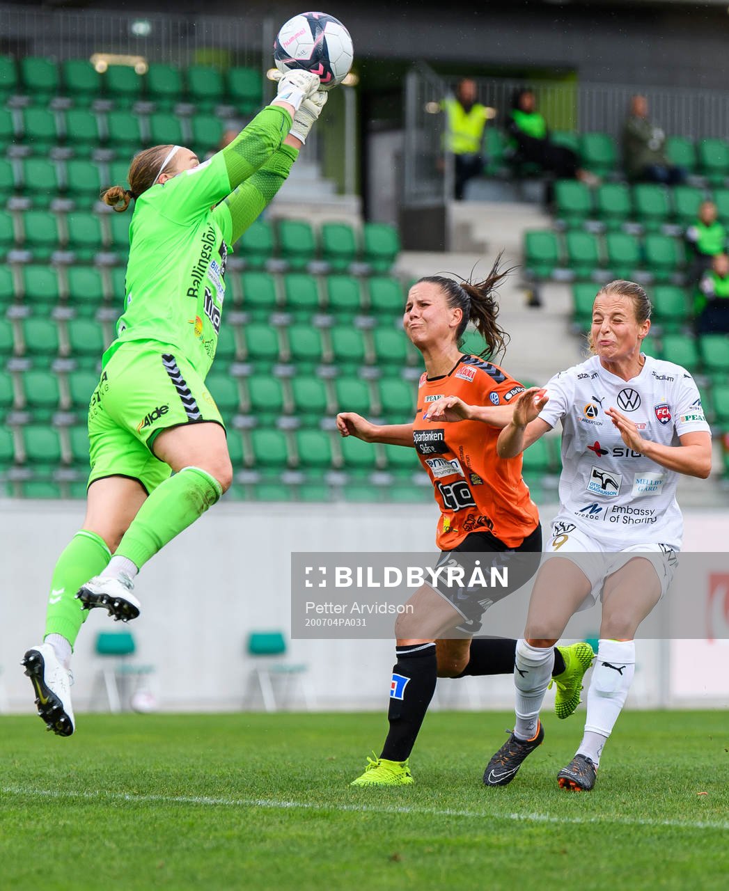 Rosengårds Anna Anvegård kolliderar med Kristianstads