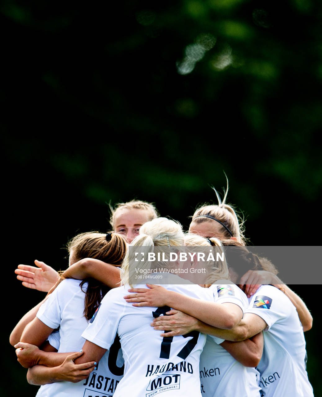 Players of Arna-Bjørnar celebrate 0-1