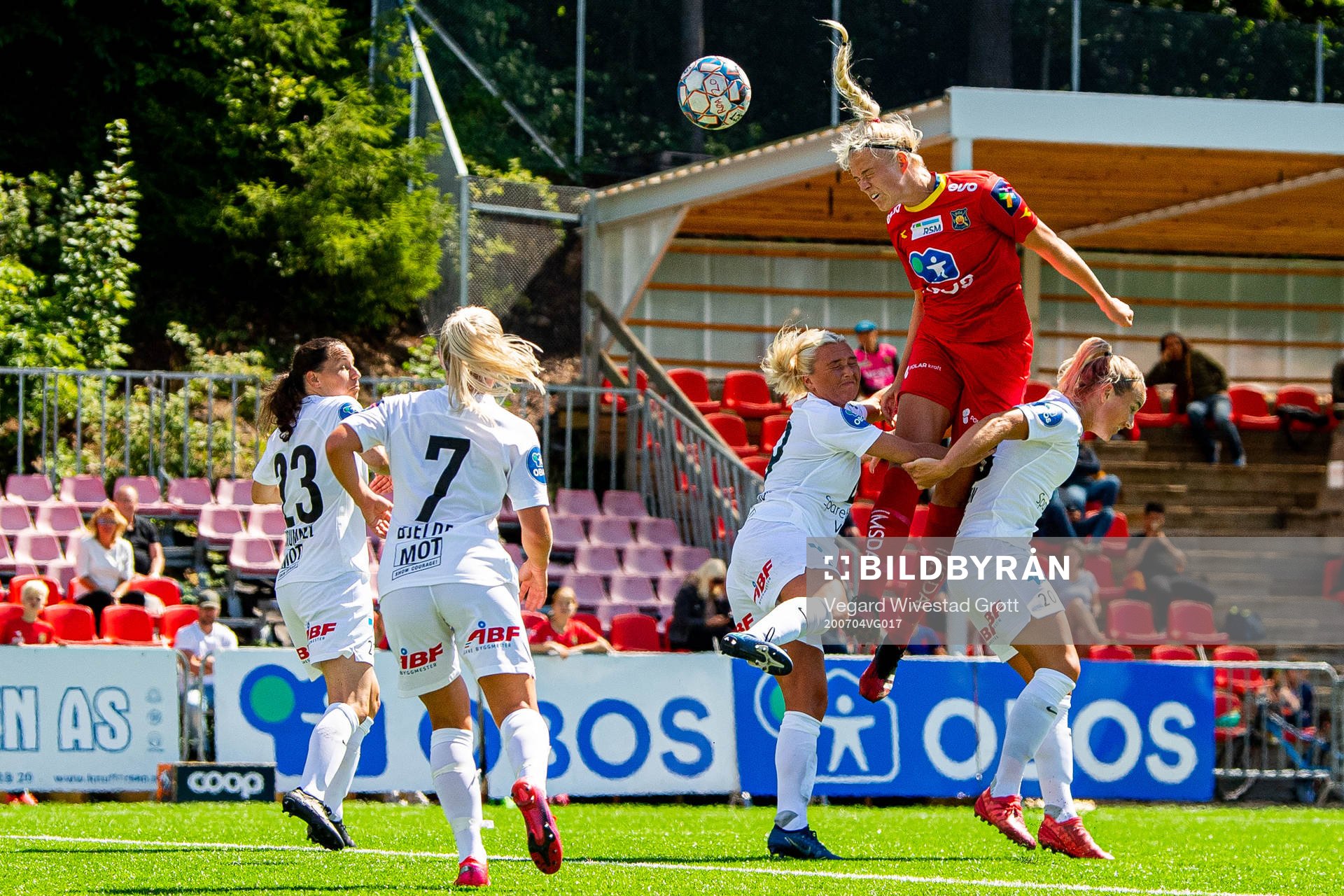 Karoline Haugland of Arna-Bjørnar, Kamilla Aabel of Røa