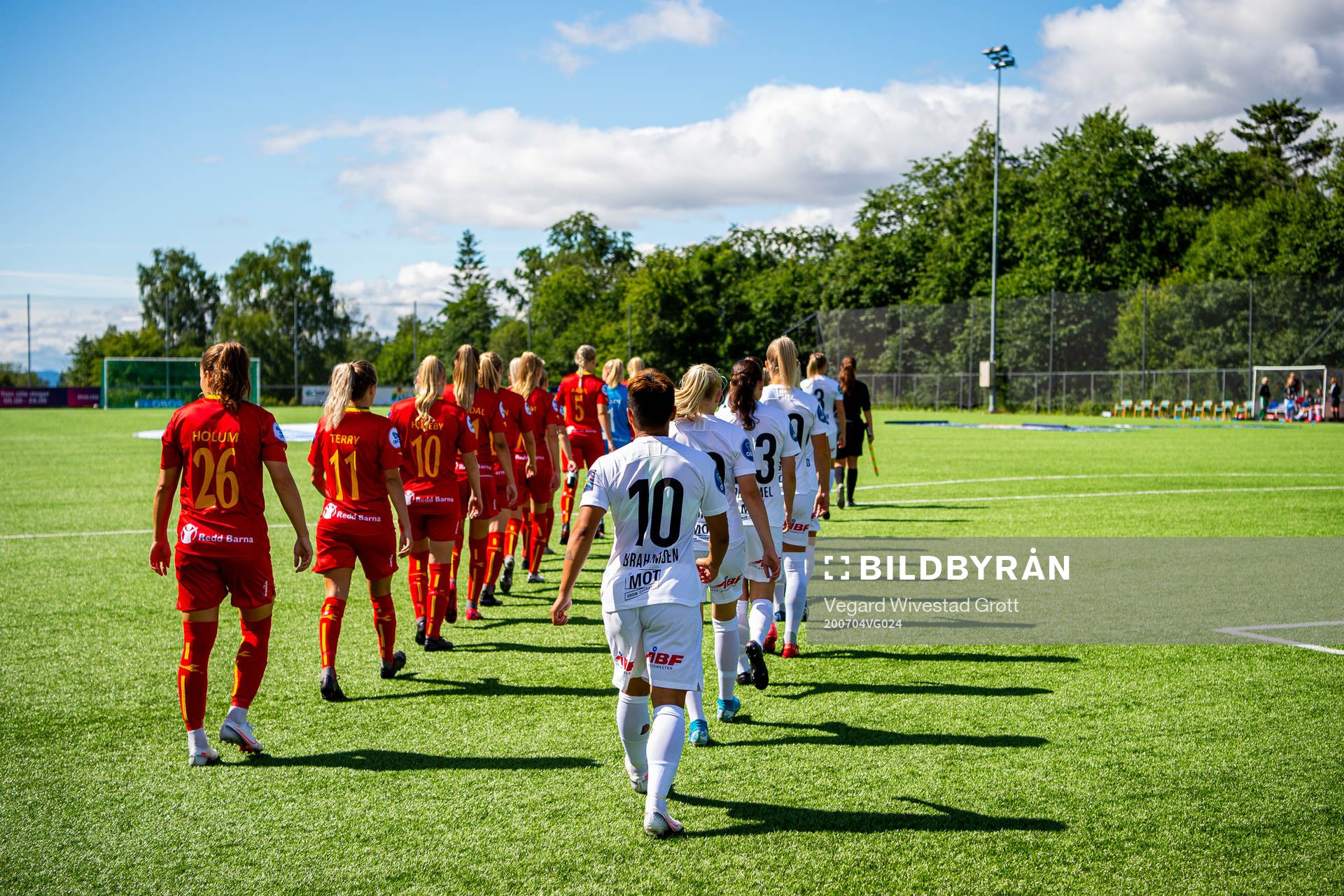 Rebecka Holum of Røa and Meryll Abrahamsen of Arna-Bjørnar