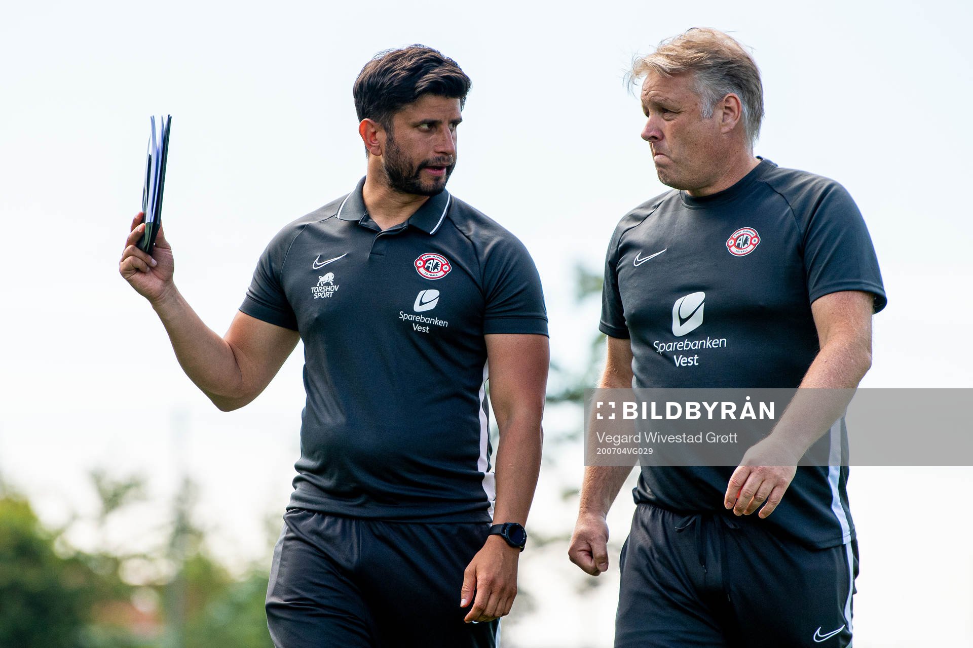 Remi Natvik, head coach of Arna-Bjørnar, at half time during the Toppserien football match between Røa and Arna-Bjørnar on July 4, 2020 in Oslo.