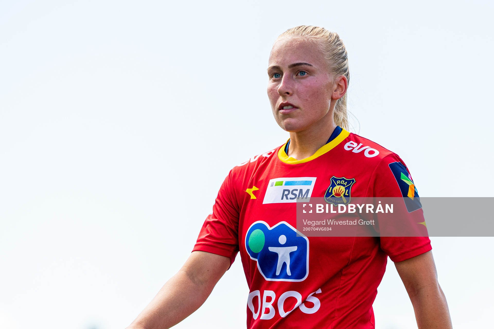 Vilde Gullhaug Birkeli of Røa looks dejected at half time