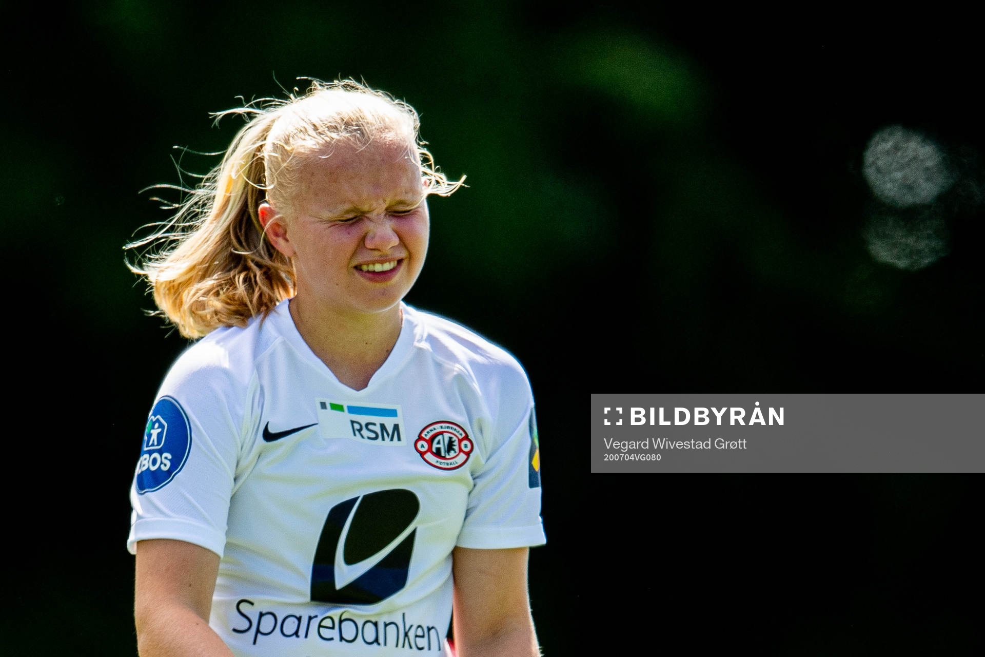 Linnea Laupstad of Arna-Bjørnar looks dejected