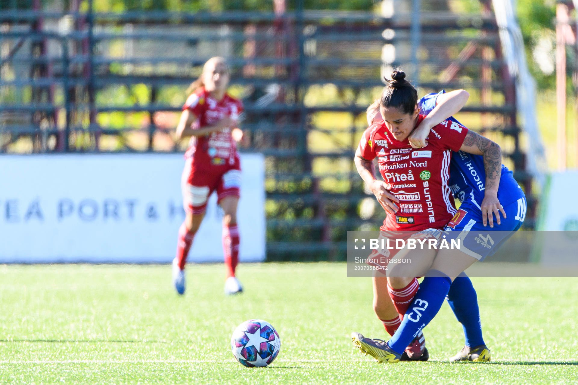 Piteås Fernanda Da Silva och Örebros Maja Regnås